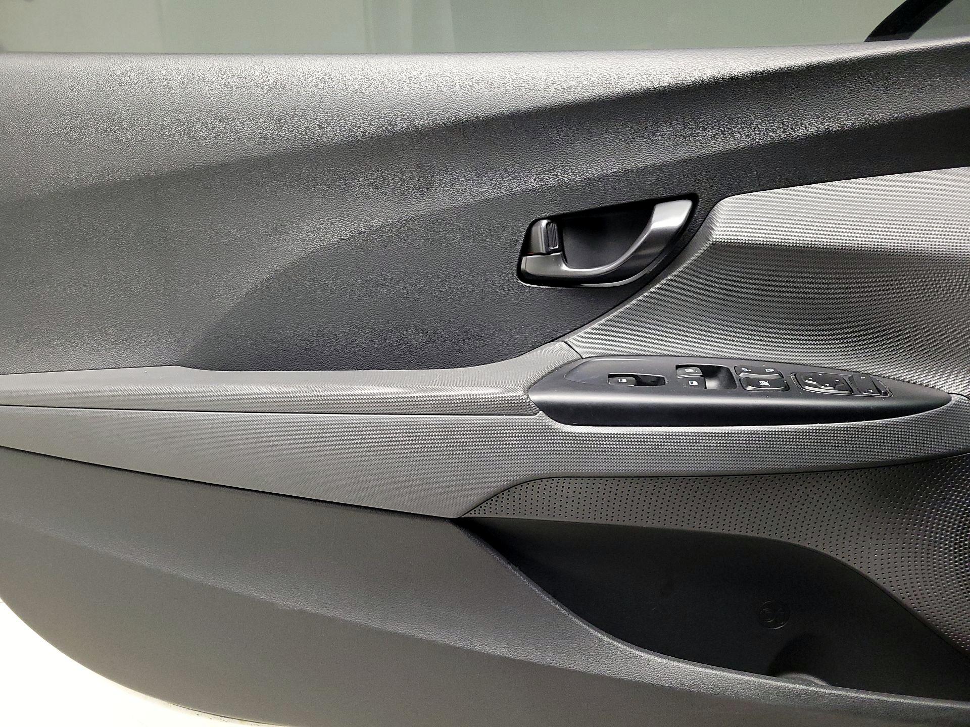 Thumbnail: 2021 Hyundai Veloster - 12