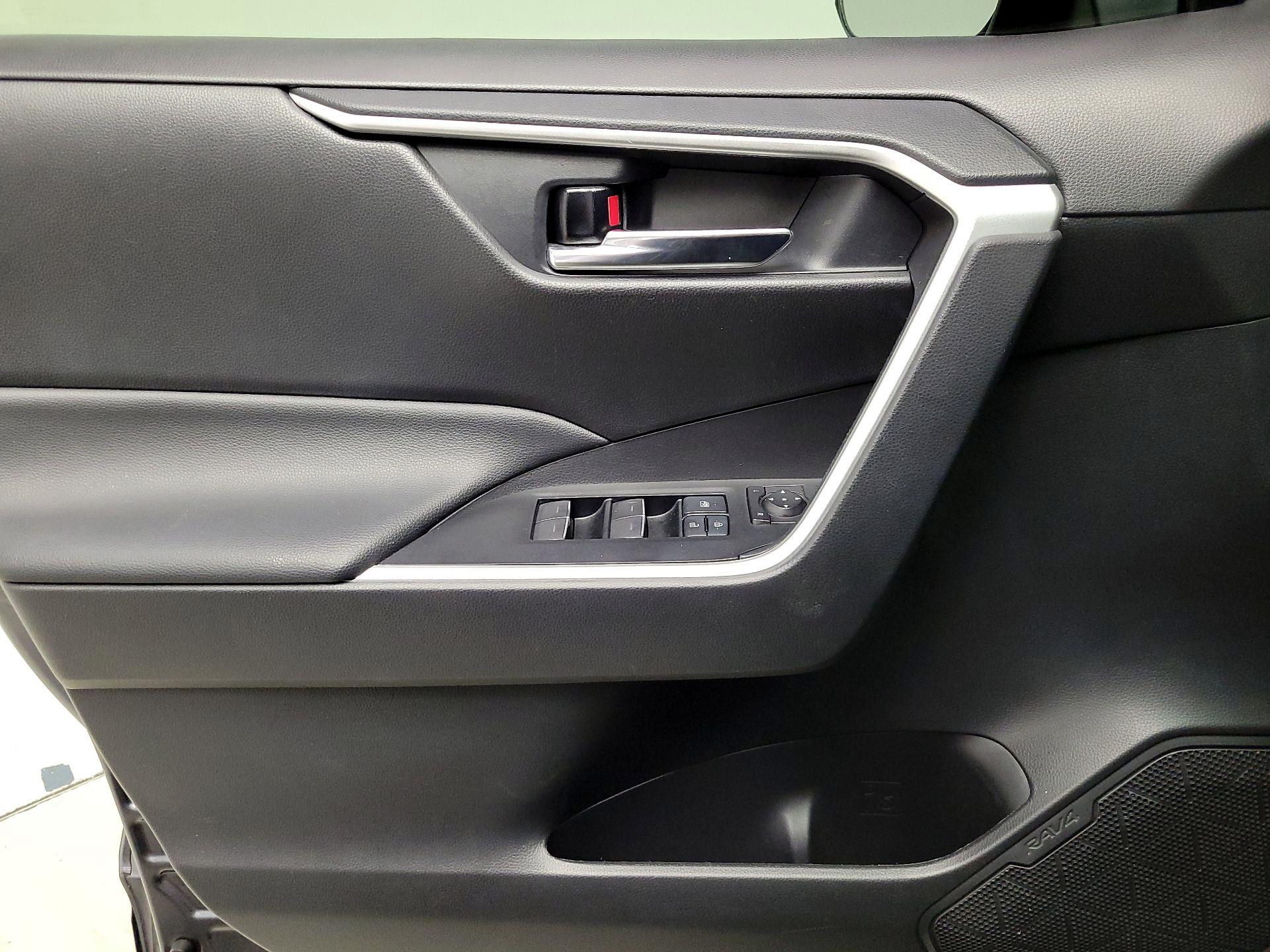 Thumbnail: 2022 Toyota RAV4 - 12