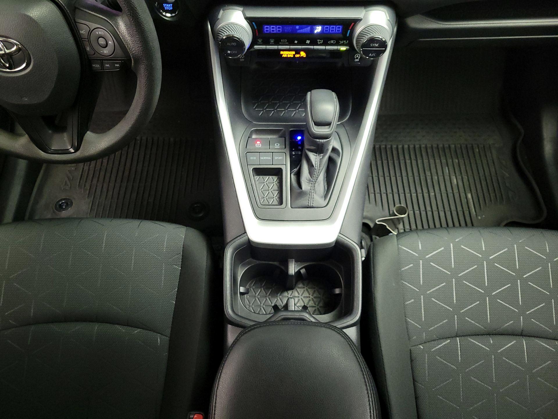 Thumbnail: 2022 Toyota RAV4 - 17