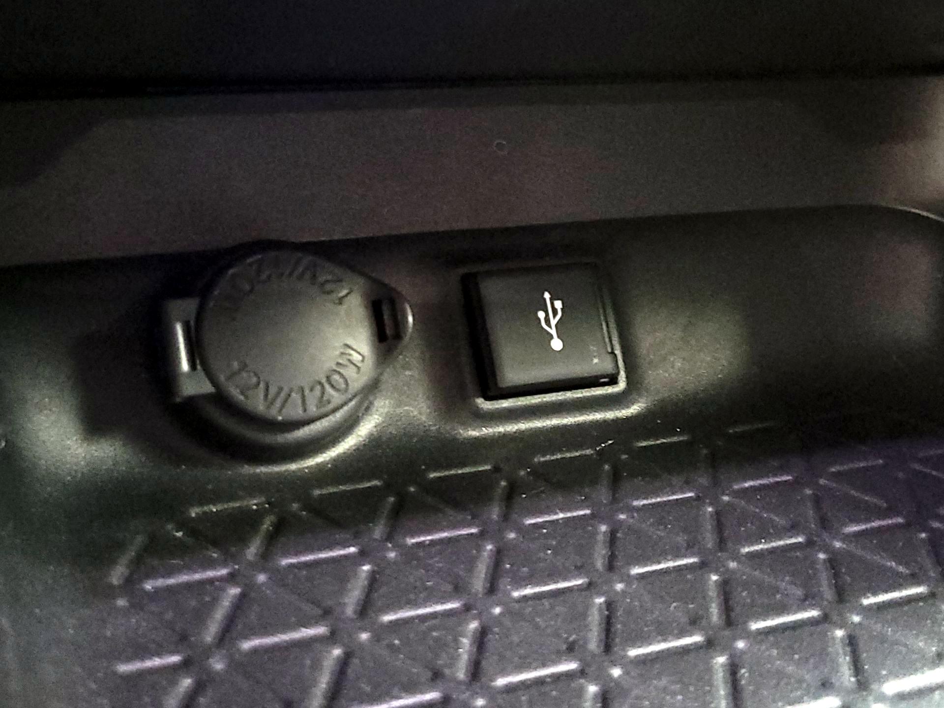 Thumbnail: 2022 Toyota RAV4 - 18