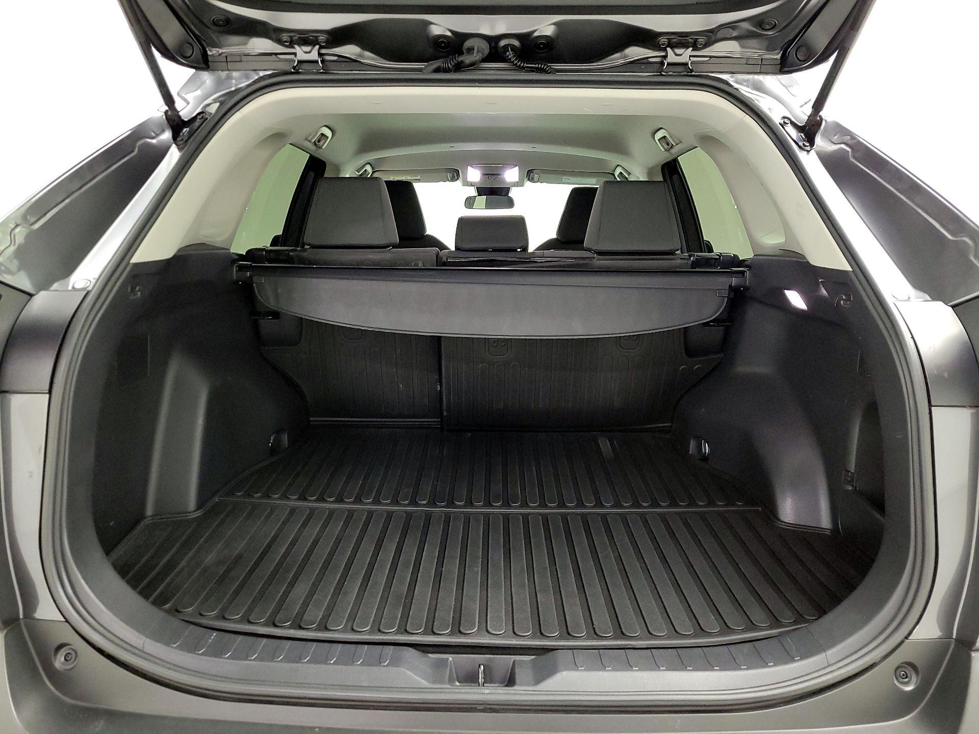 Thumbnail: 2022 Toyota RAV4 - 20