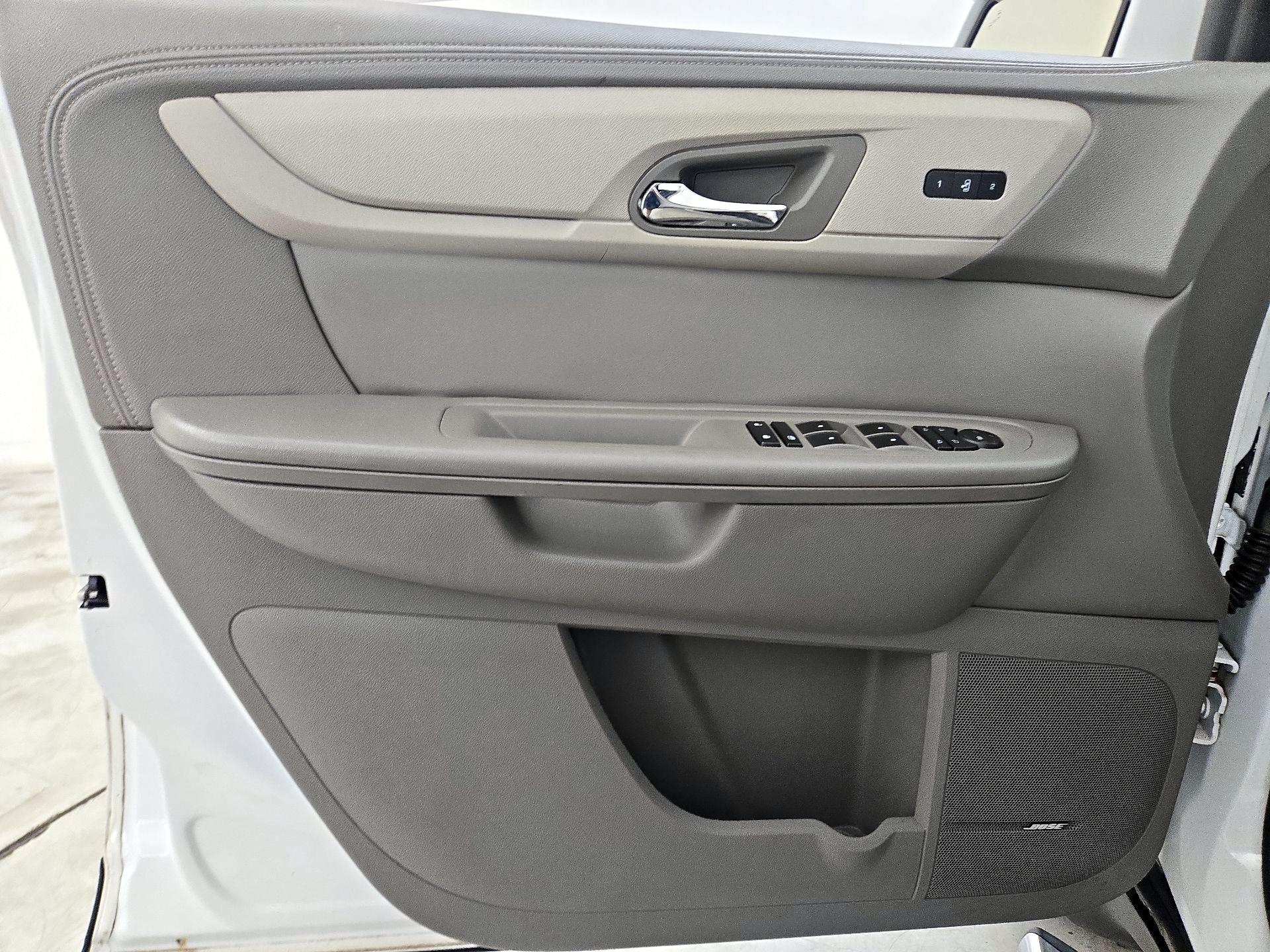 Thumbnail: 2016 Chevrolet Traverse - 12