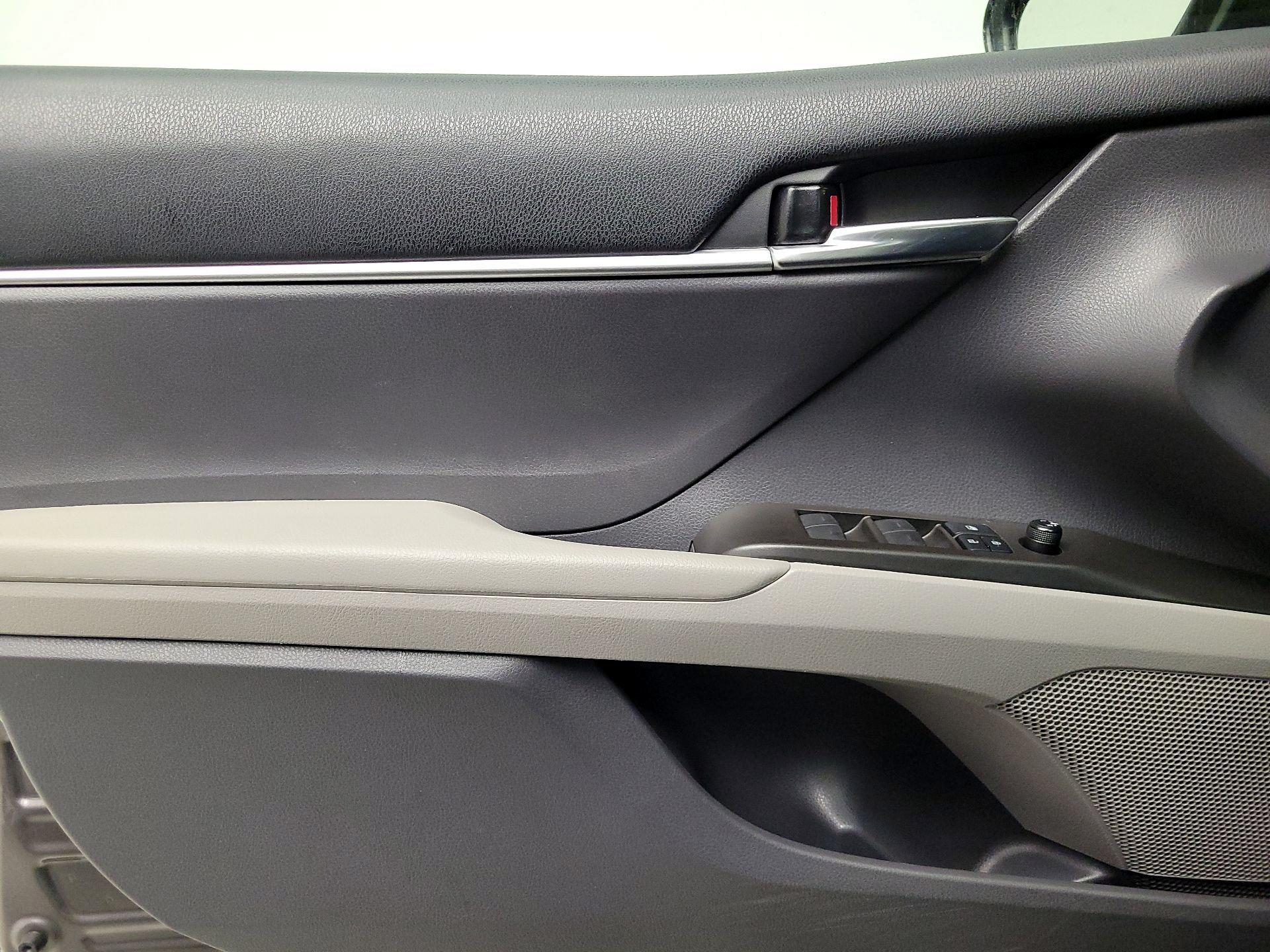 Thumbnail: 2022 Toyota Camry - 12