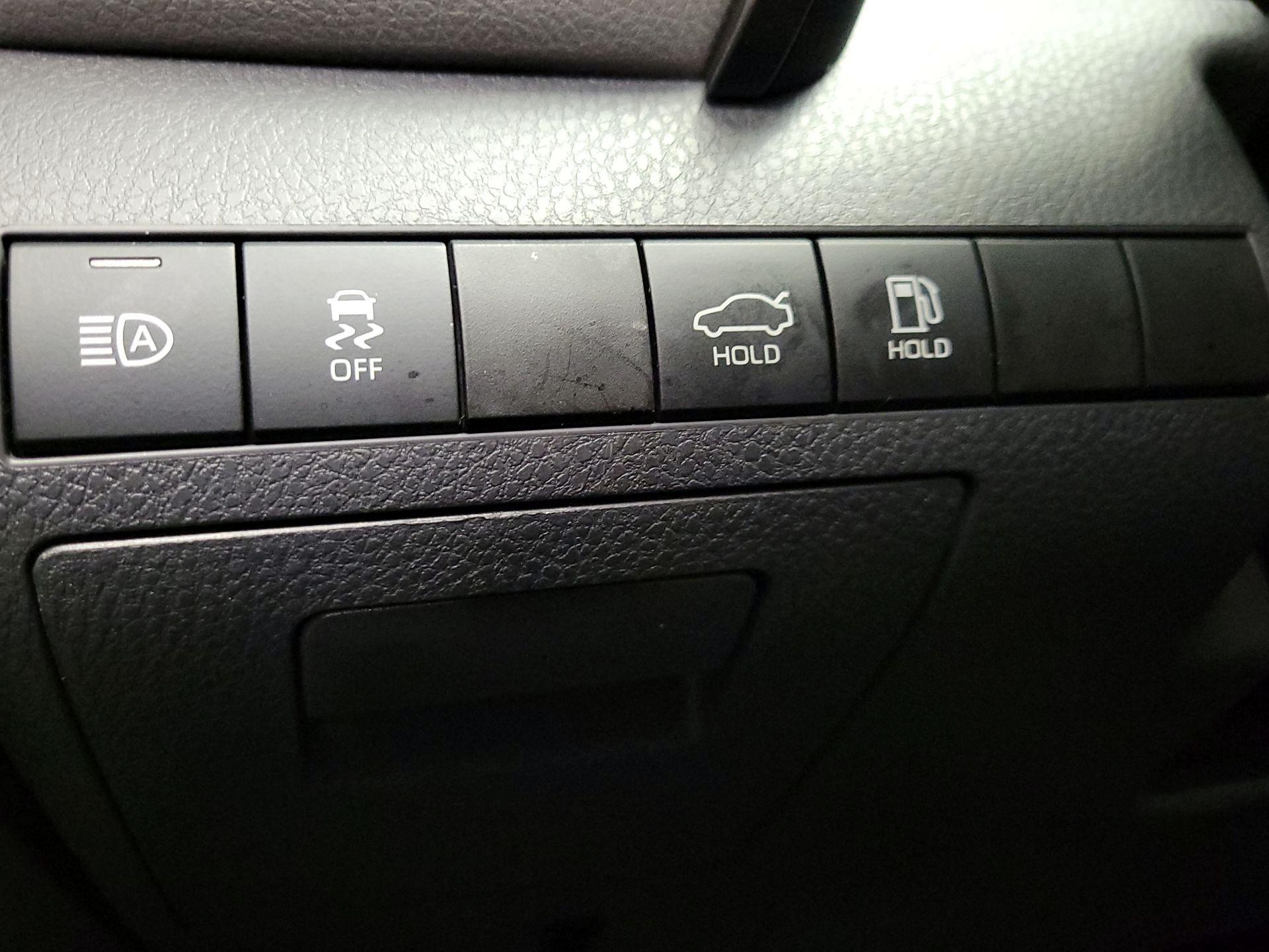 Thumbnail: 2022 Toyota Camry - 13