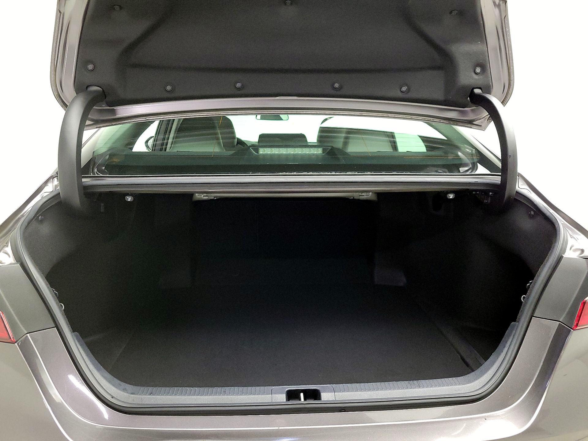 Thumbnail: 2022 Toyota Camry - 20