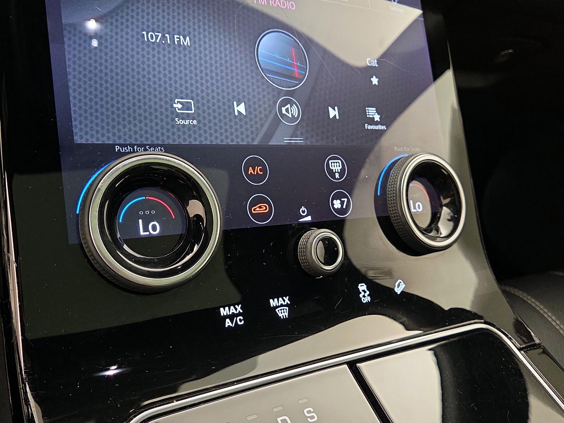 Thumbnail: 2019 Land Rover Range Rover Velar - 16
