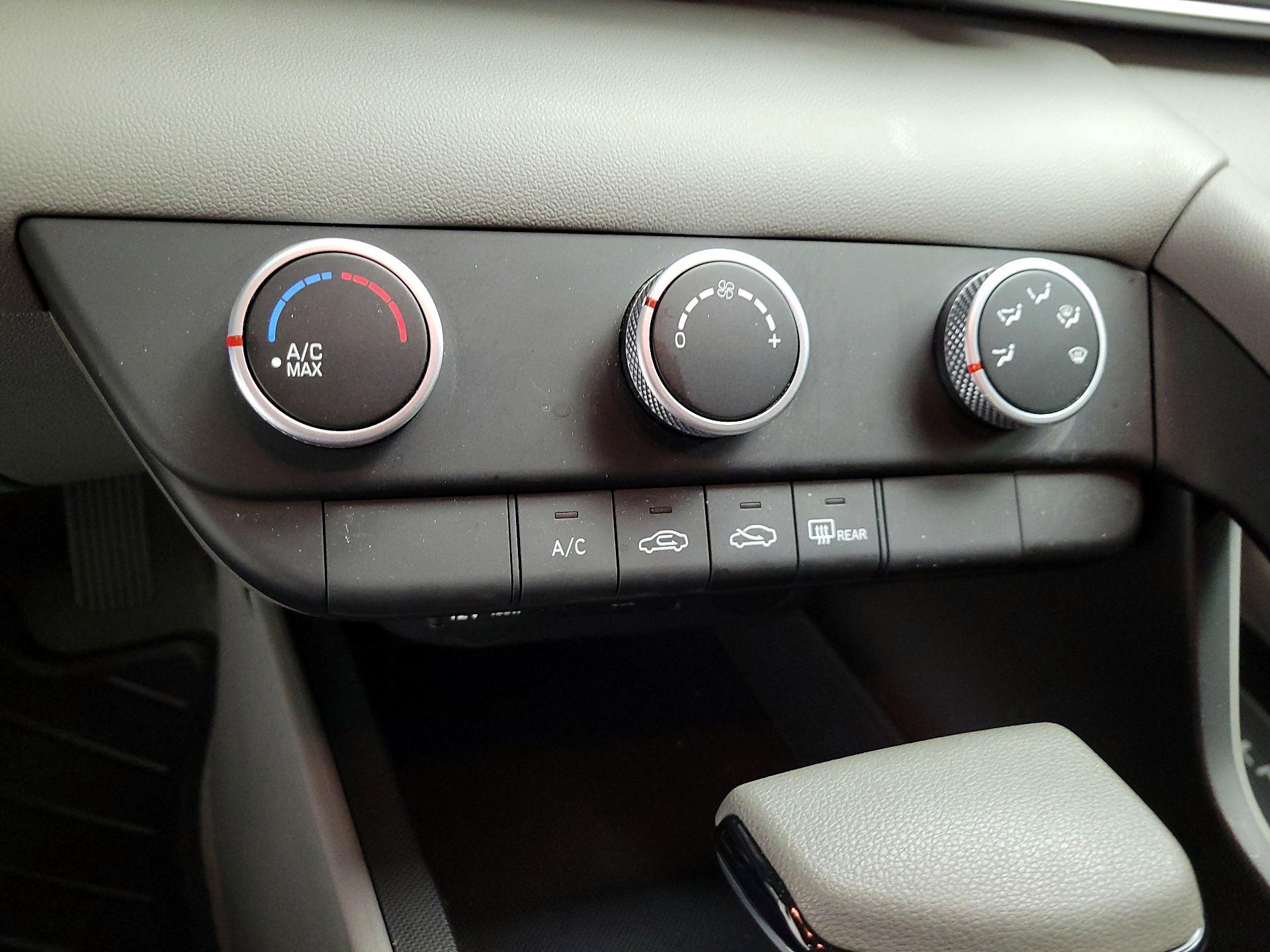 Thumbnail: 2025 Hyundai Elantra - 17