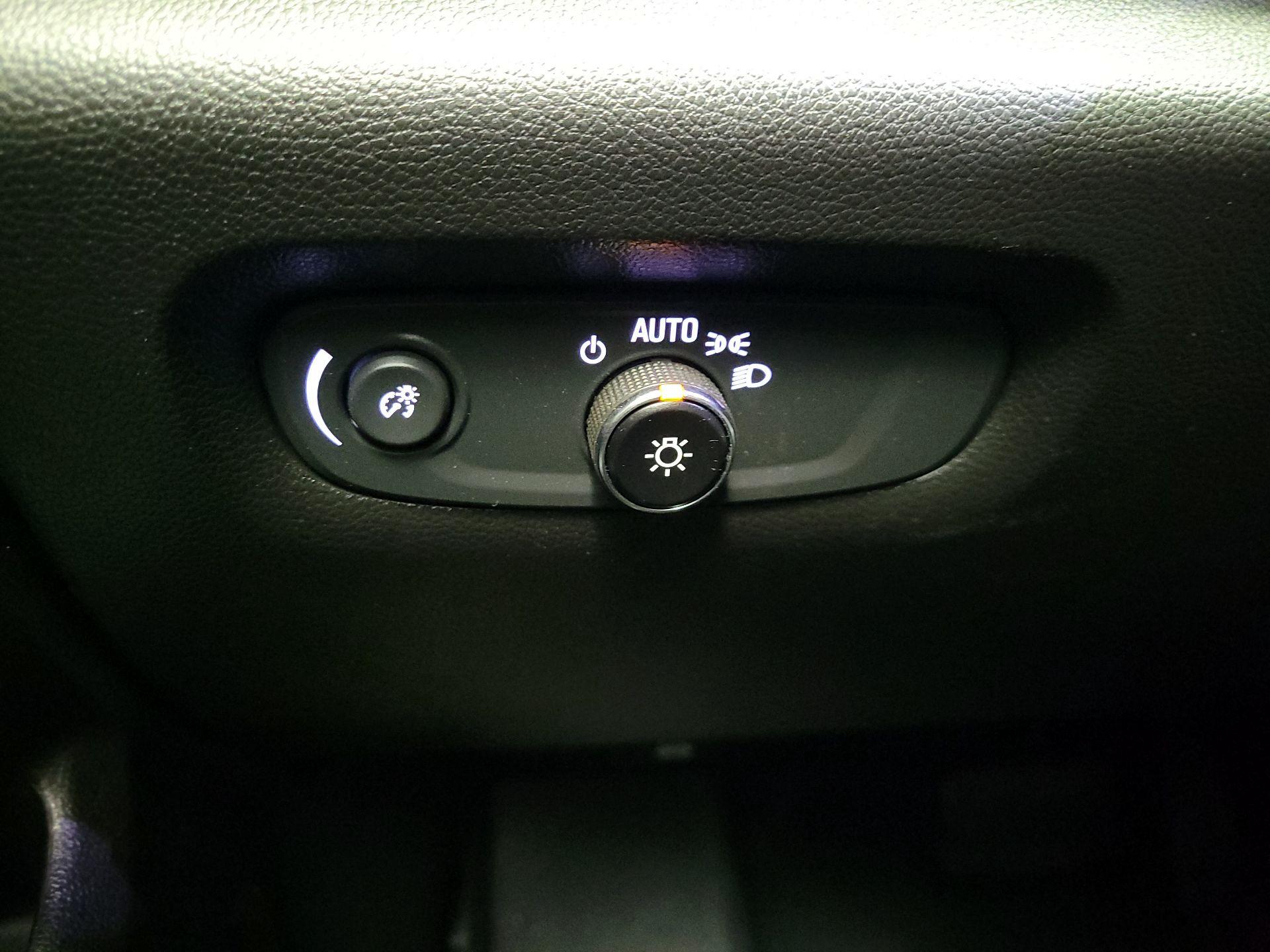 Thumbnail: 2020 Chevrolet Traverse - 13