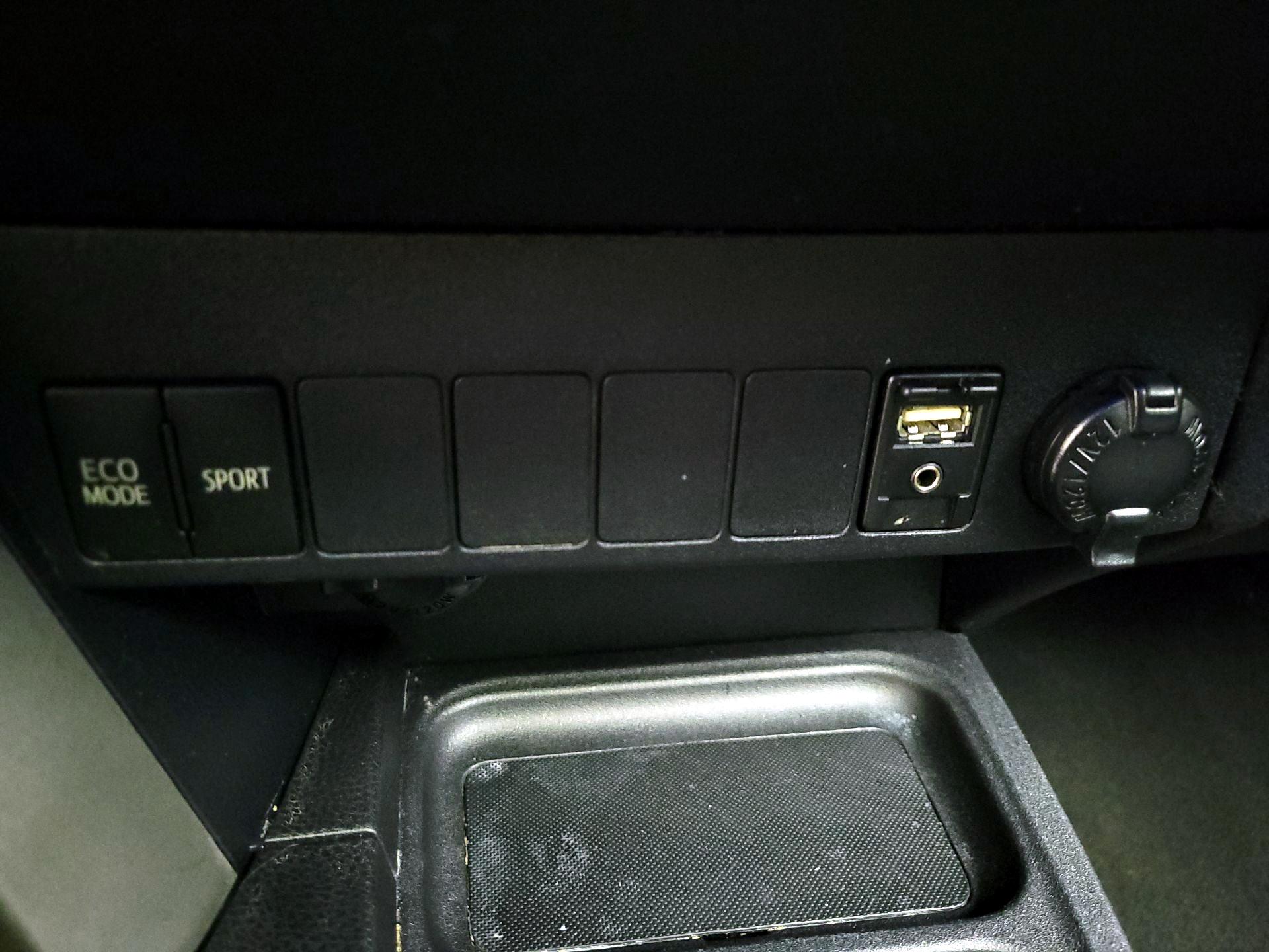 Thumbnail: 2017 Toyota RAV4 - 18