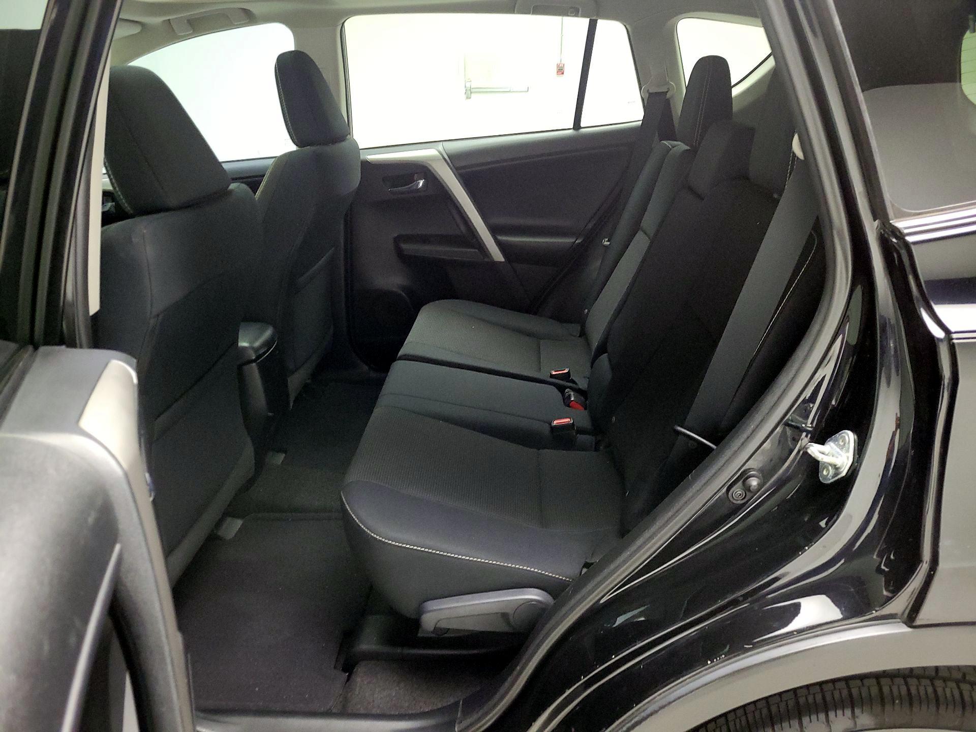 Thumbnail: 2017 Toyota RAV4 - 20