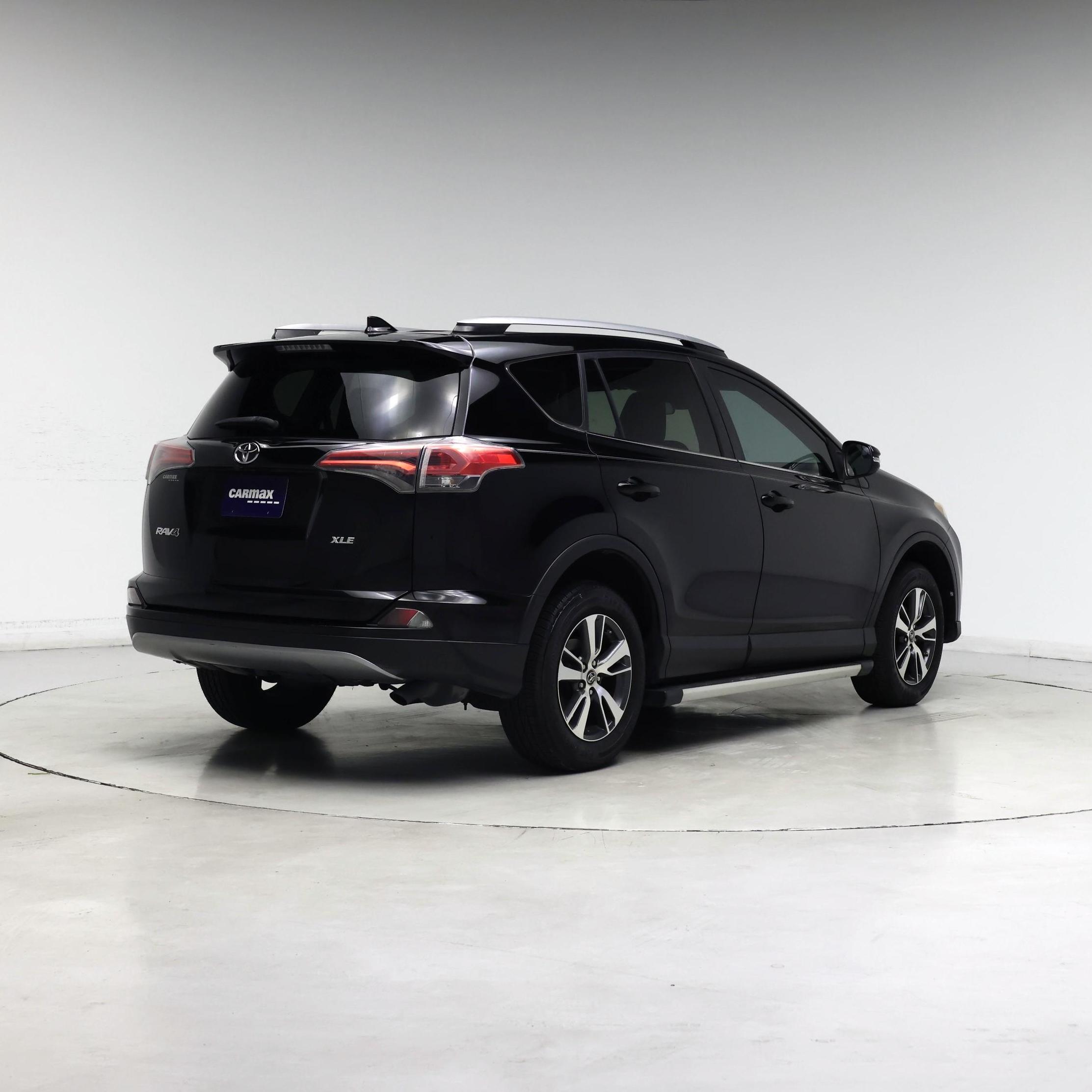 Thumbnail: 2017 Toyota RAV4 - 8