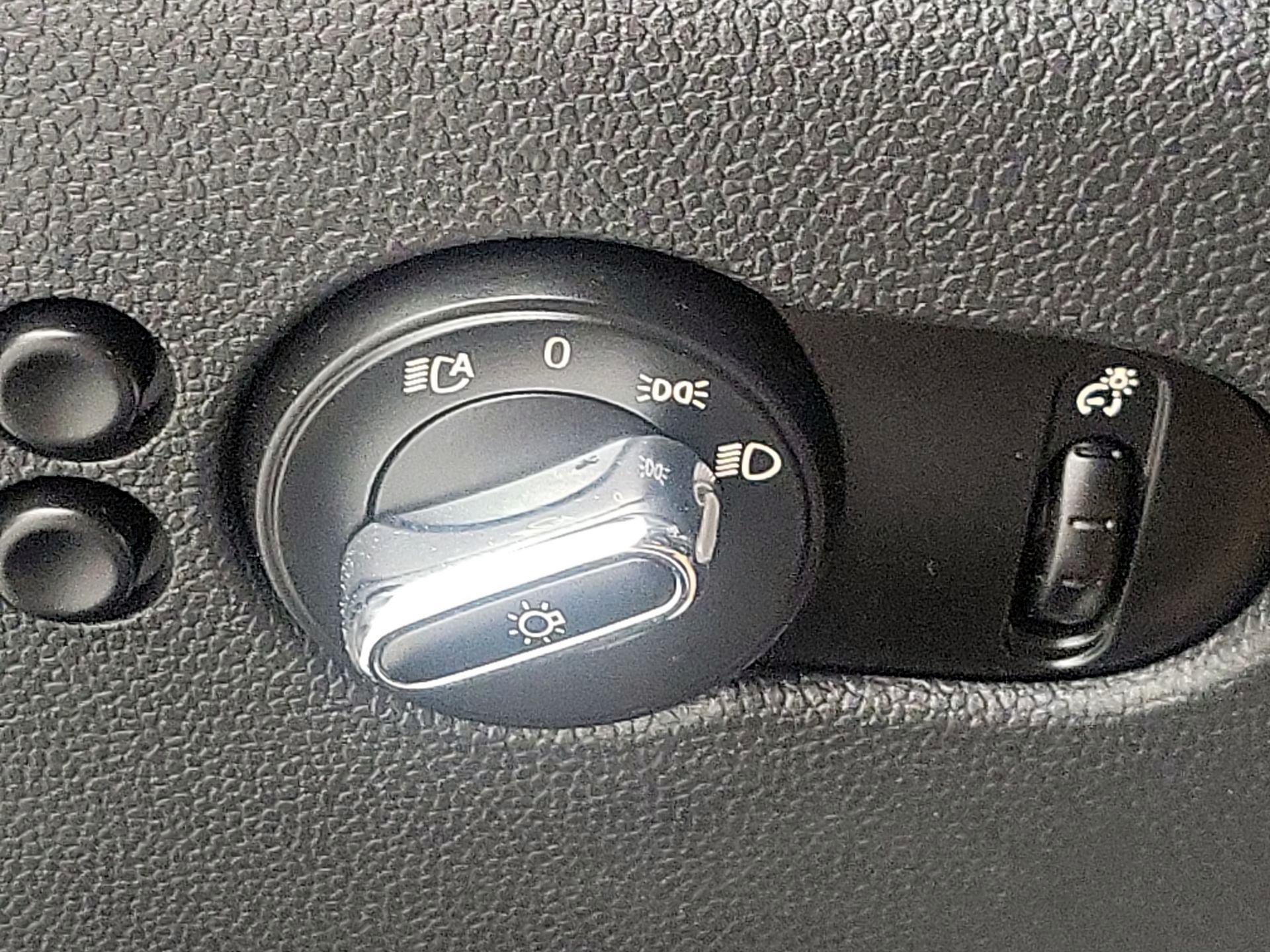 Thumbnail: 2016 MINI Cooper Hardtop - 13