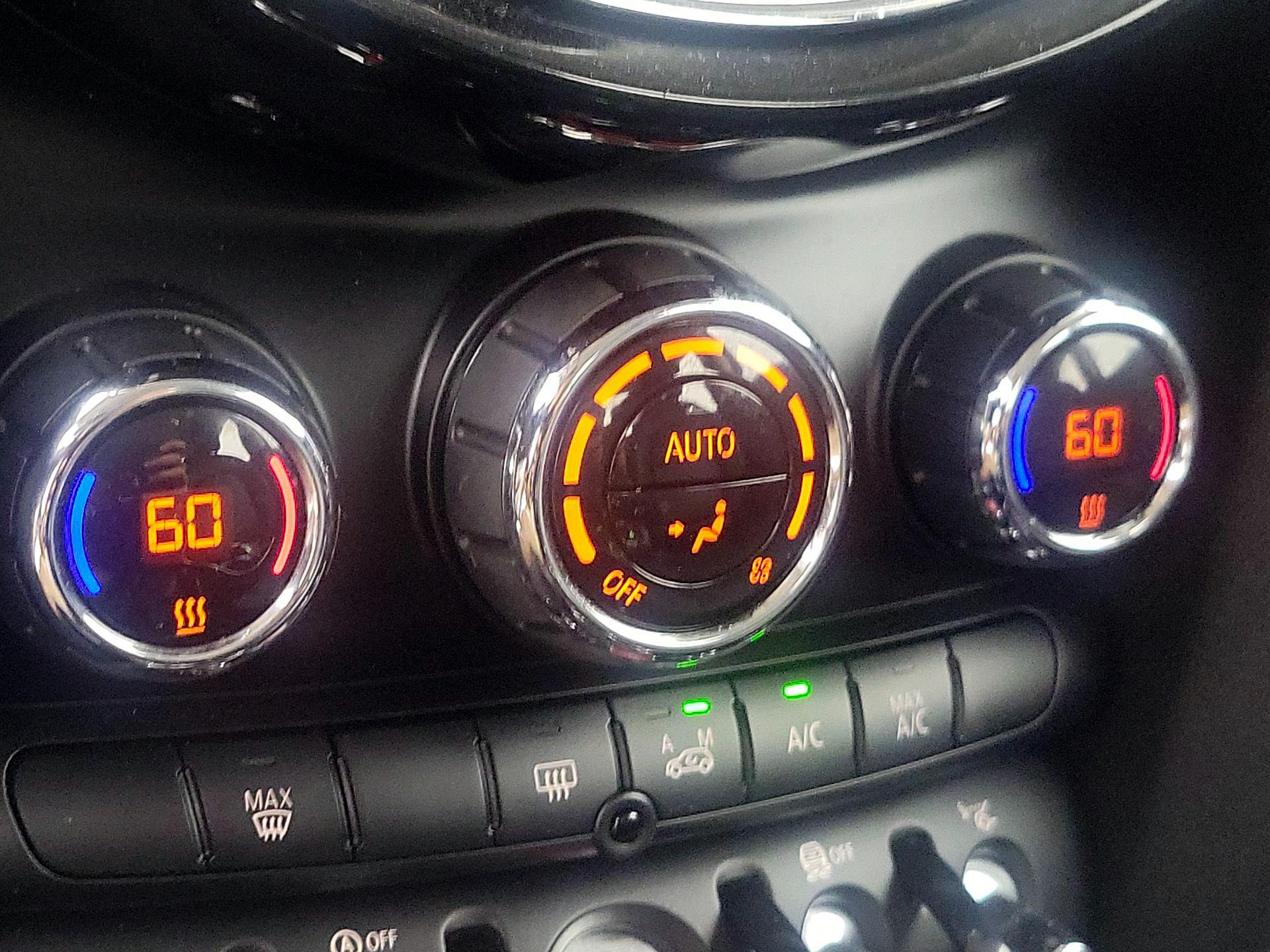 Thumbnail: 2016 MINI Cooper Hardtop - 17