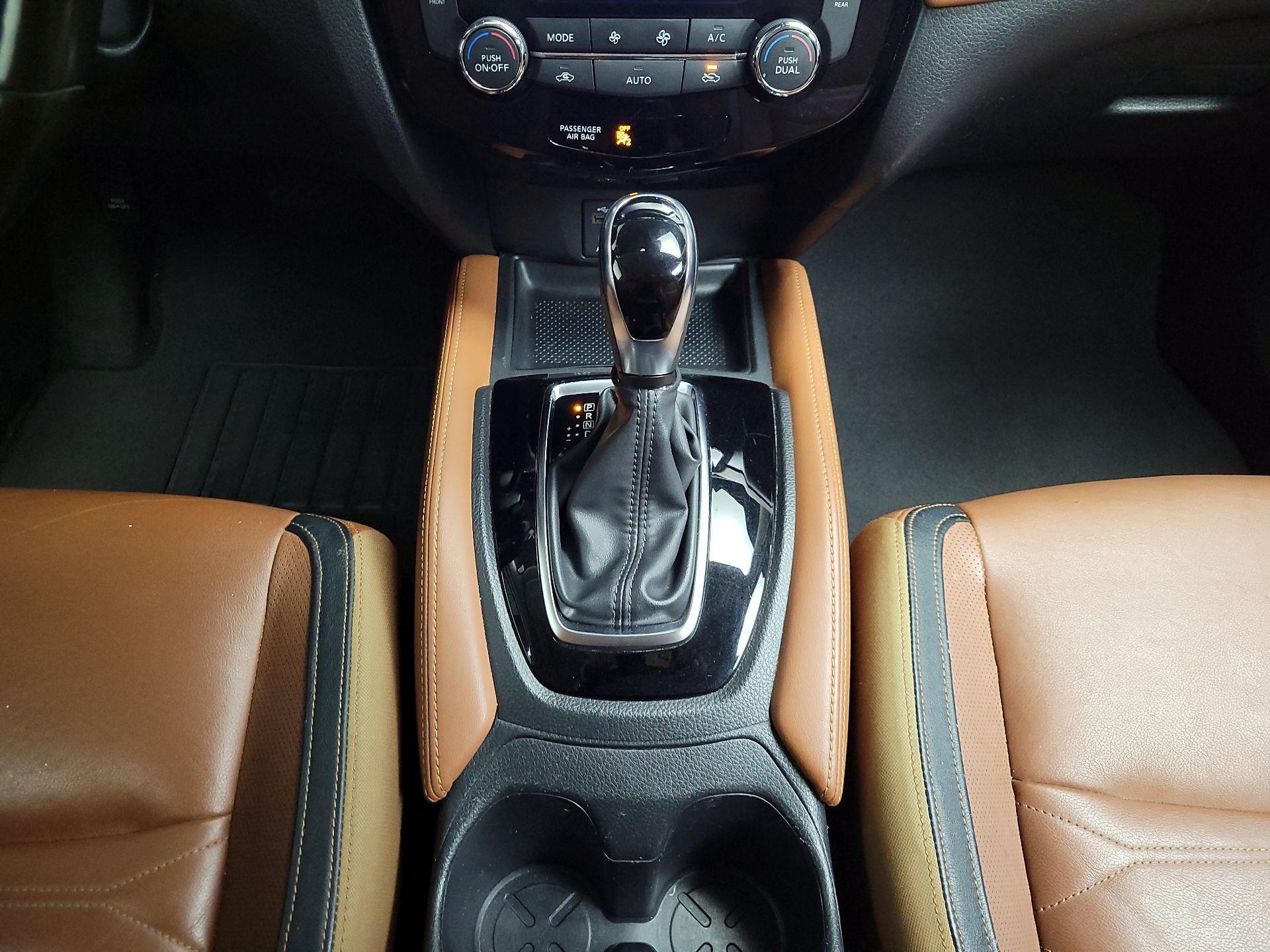 Thumbnail: 2017 Nissan Rogue - 18