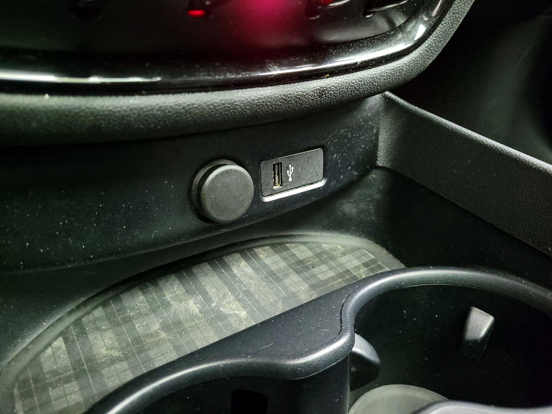 Thumbnail: 2019 MINI Cooper Clubman - 19