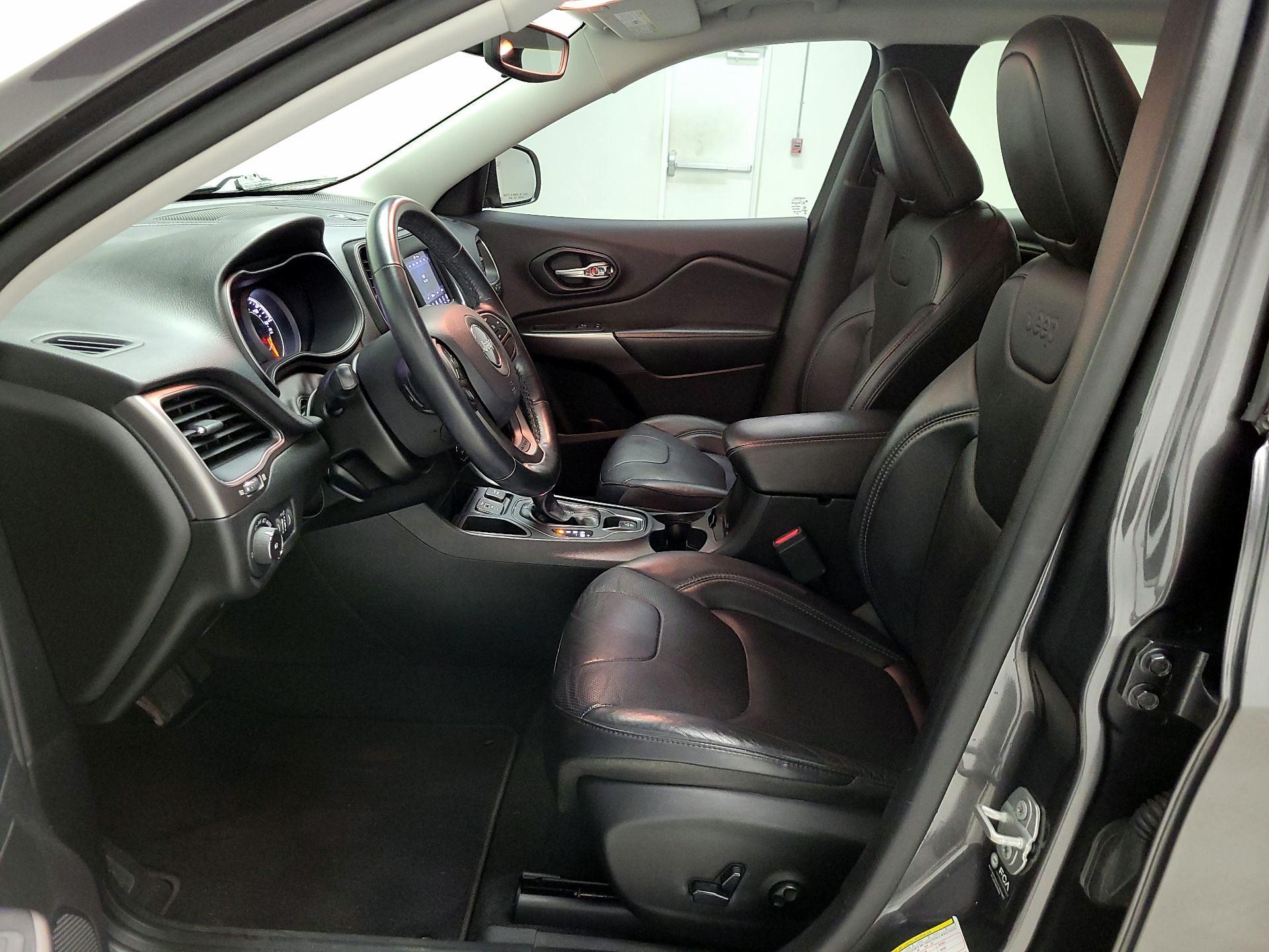 Thumbnail: 2021 Jeep Cherokee - 11