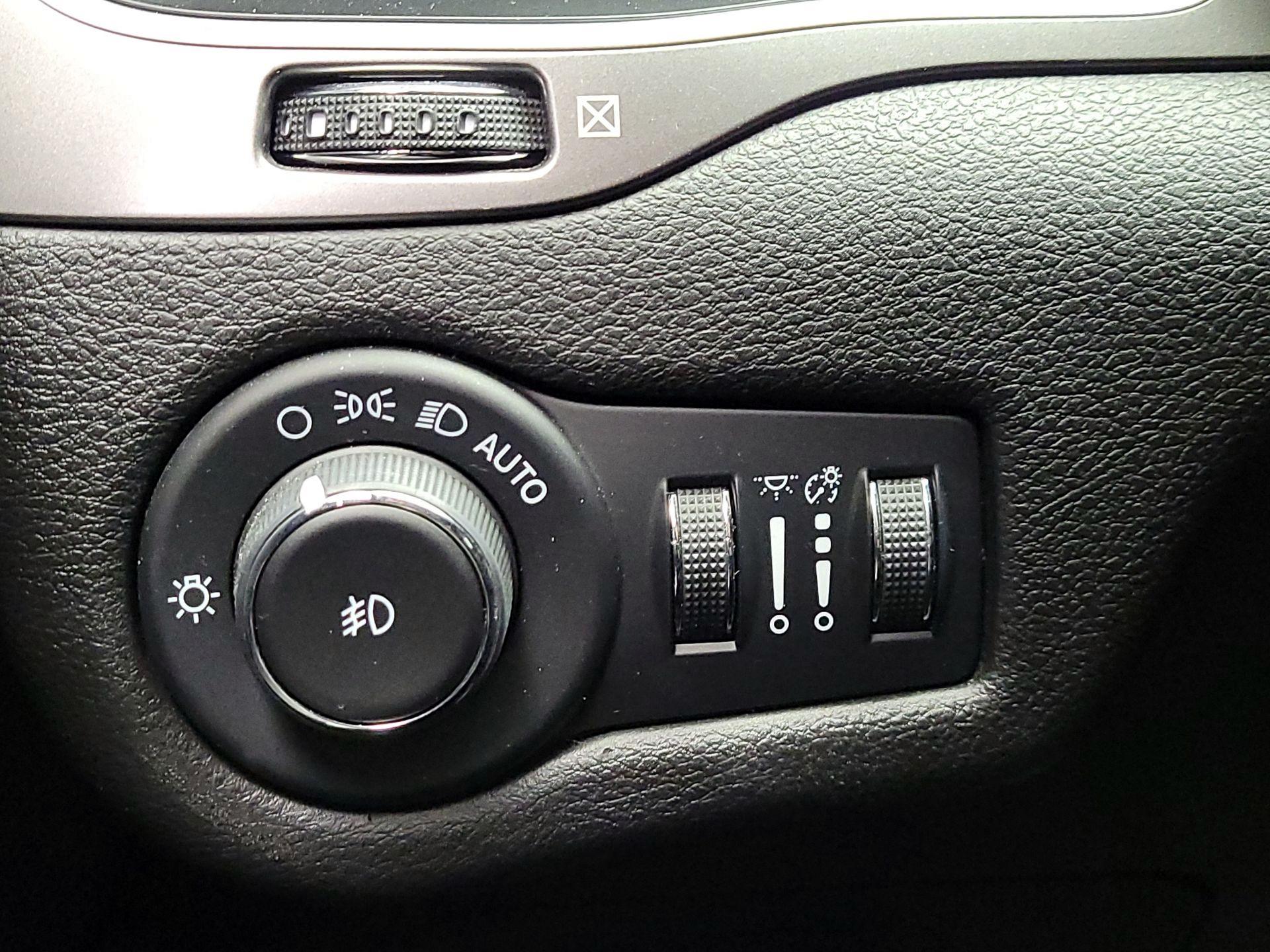 Thumbnail: 2021 Jeep Cherokee - 13