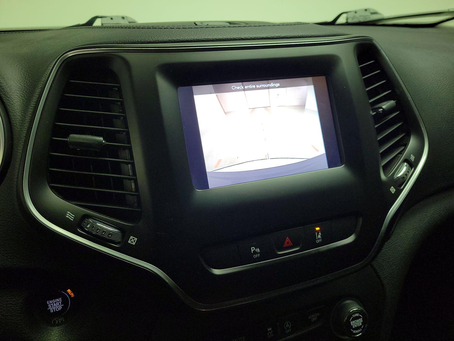 Thumbnail: 2021 Jeep Cherokee - 14