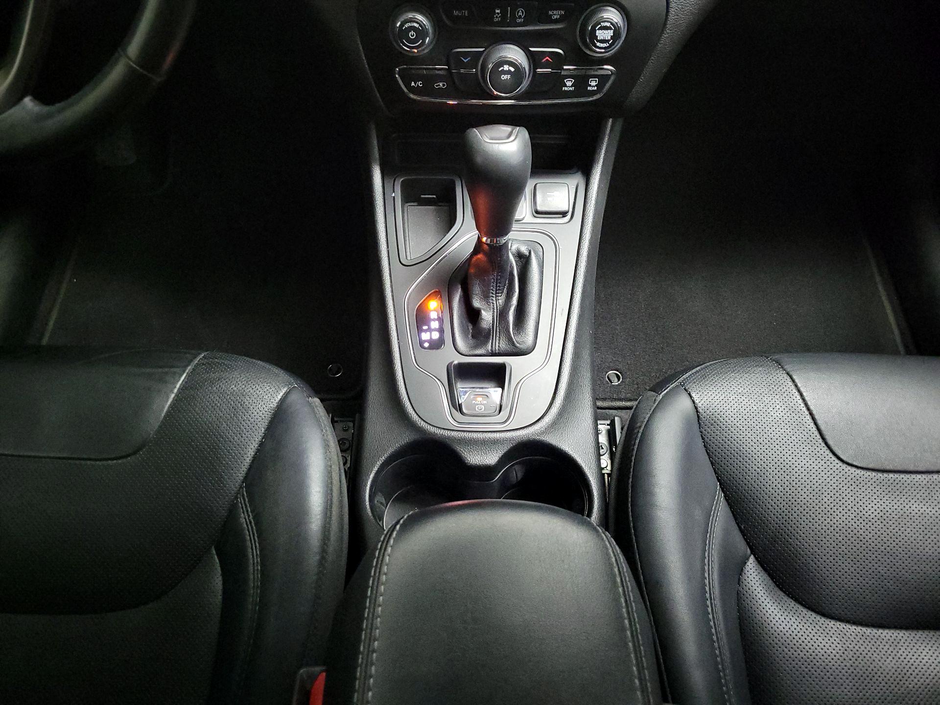 Thumbnail: 2021 Jeep Cherokee - 17