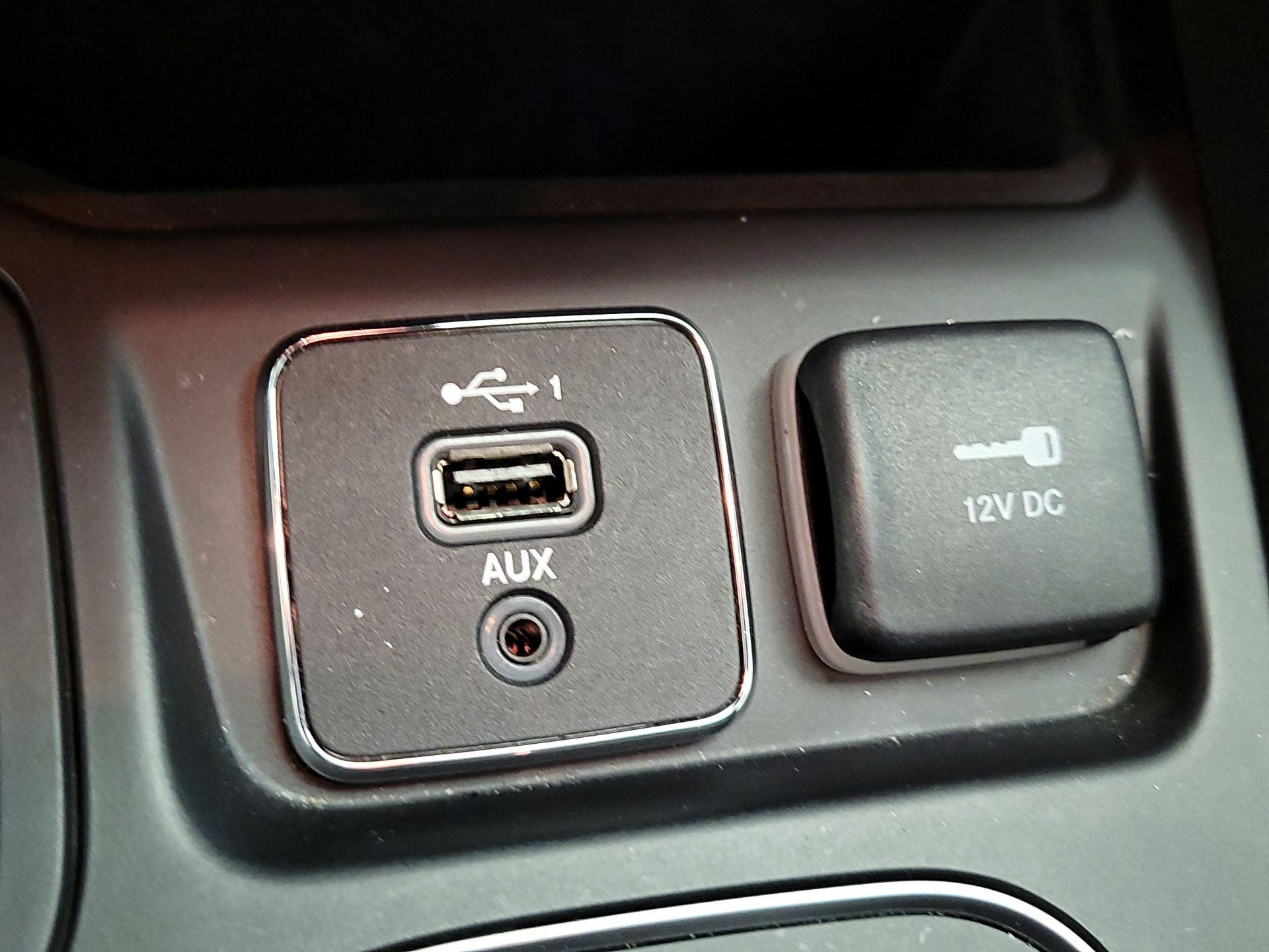 Thumbnail: 2021 Jeep Cherokee - 18