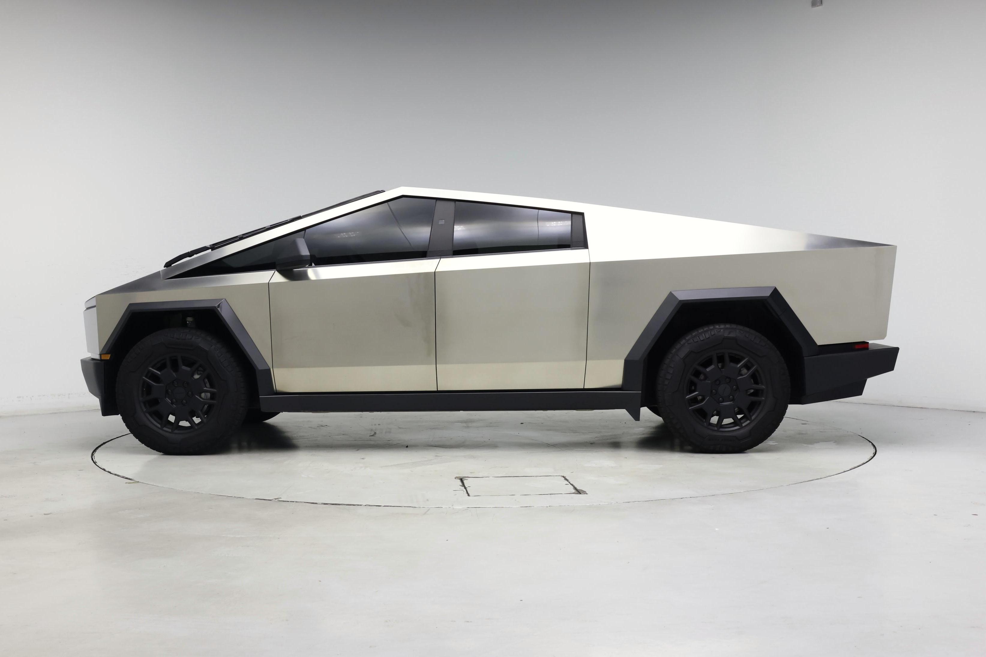 Thumbnail: 2024 Tesla Cybertruck - 3