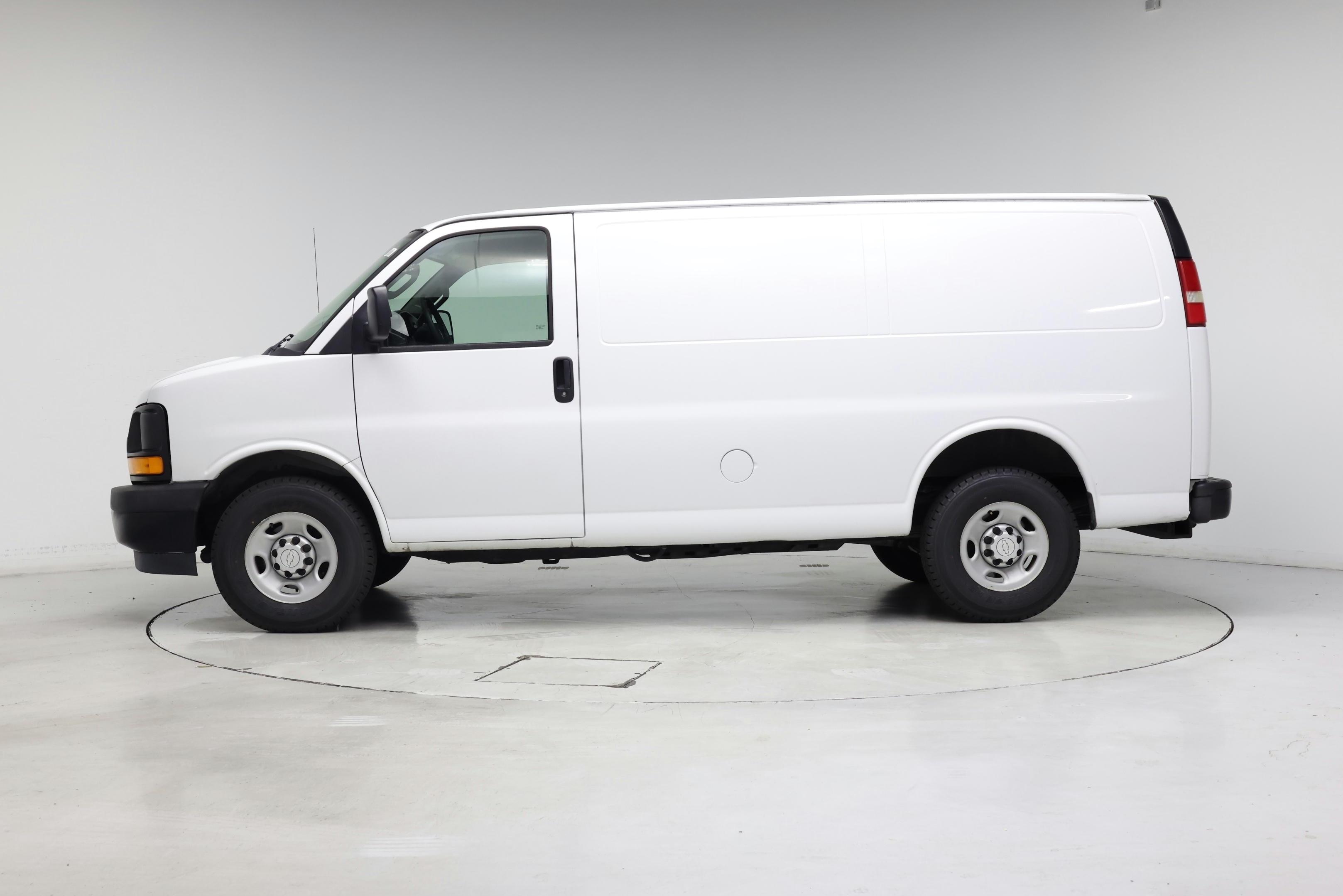 Thumbnail: 2017 Chevrolet Express - 3