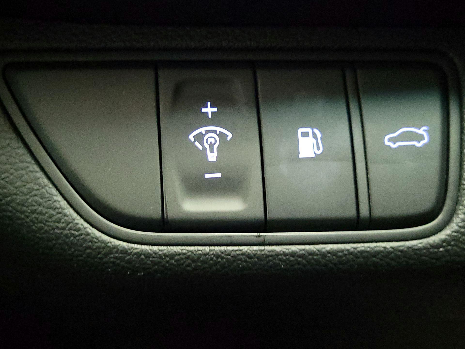 Thumbnail: 2023 Genesis G70 - 13