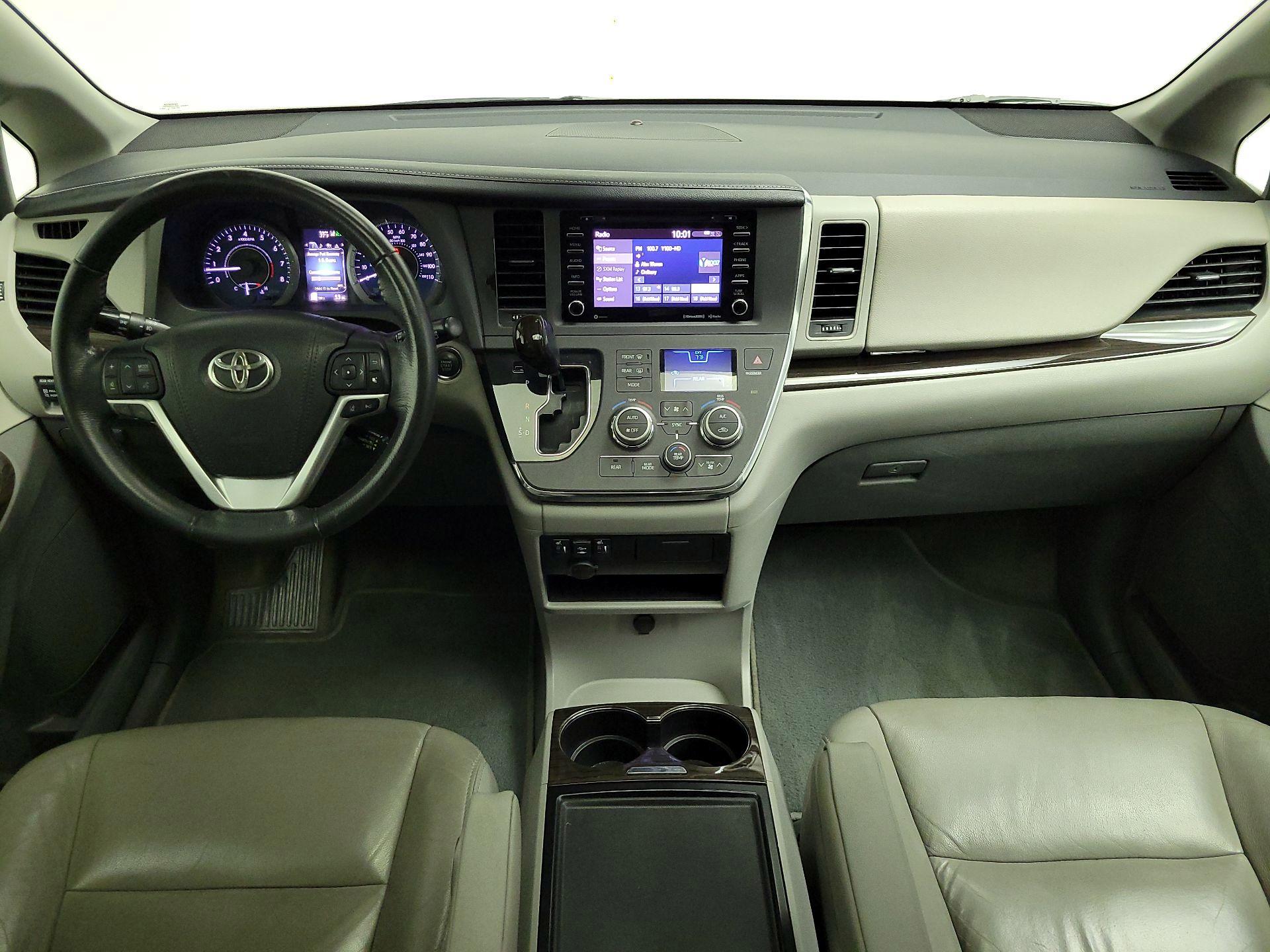 Thumbnail: 2018 Toyota Sienna - 9