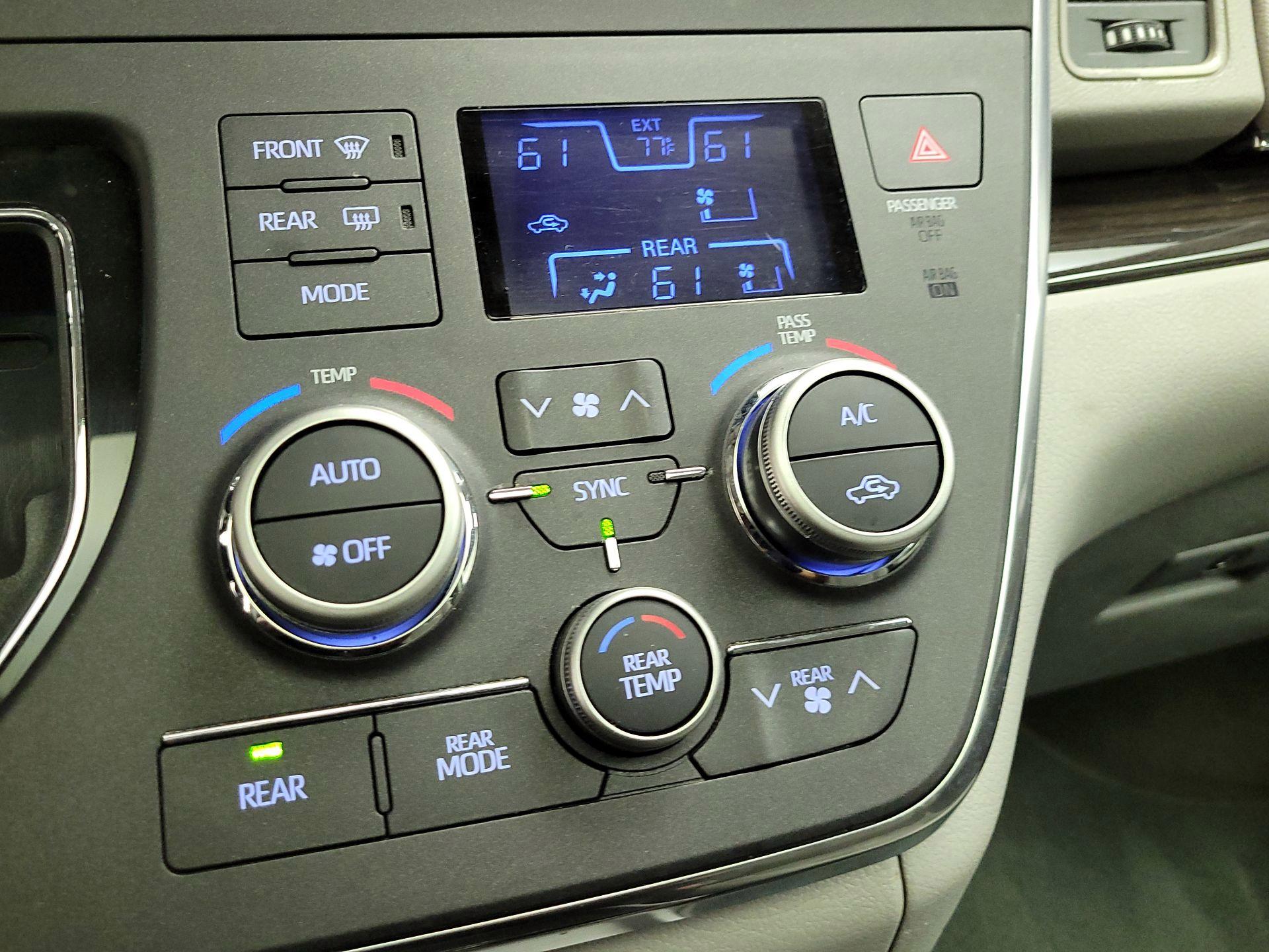 Thumbnail: 2018 Toyota Sienna - 16