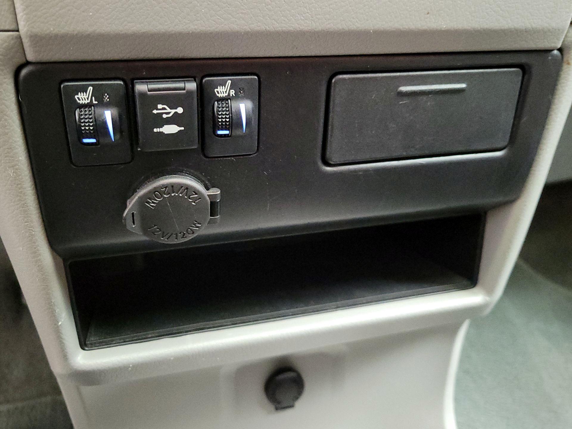 Thumbnail: 2018 Toyota Sienna - 18