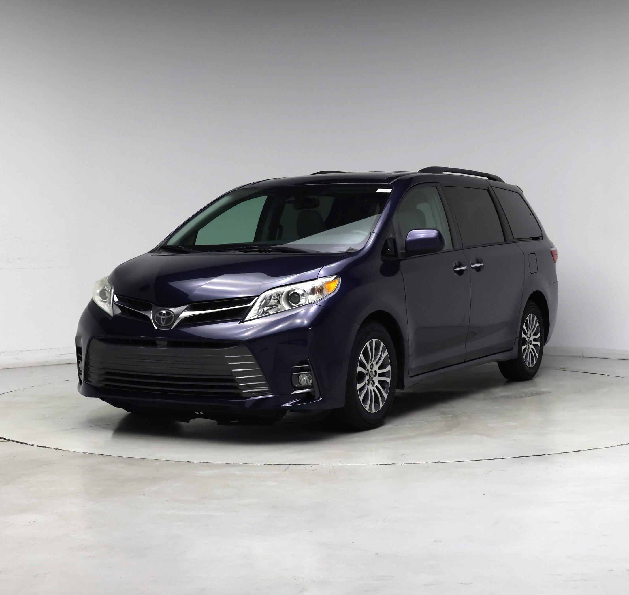 Thumbnail: 2018 Toyota Sienna - 4