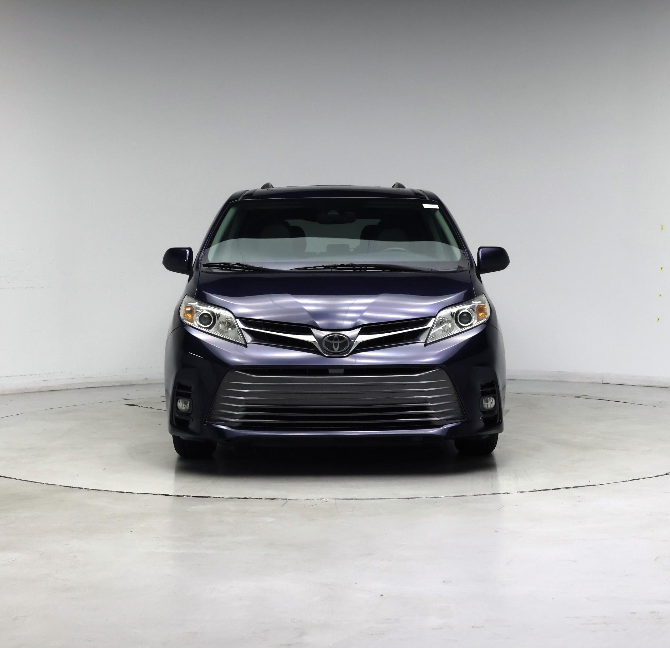 Thumbnail: 2018 Toyota Sienna - 5