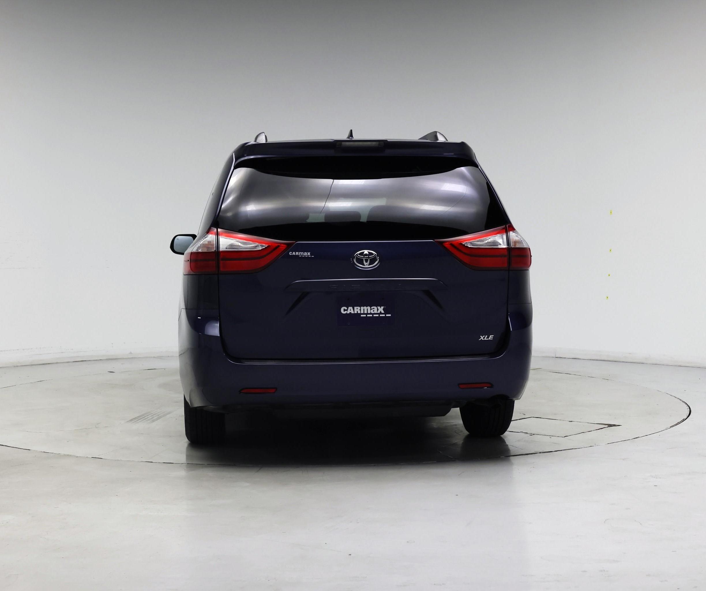 Thumbnail: 2018 Toyota Sienna - 6