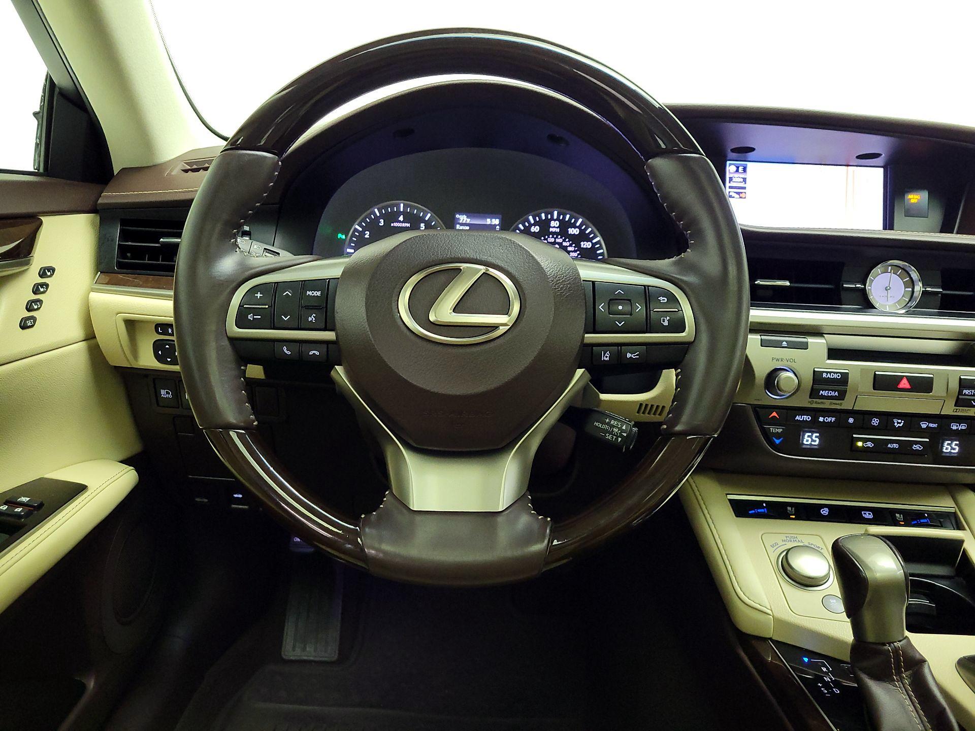 Thumbnail: 2018 Lexus ES - 10