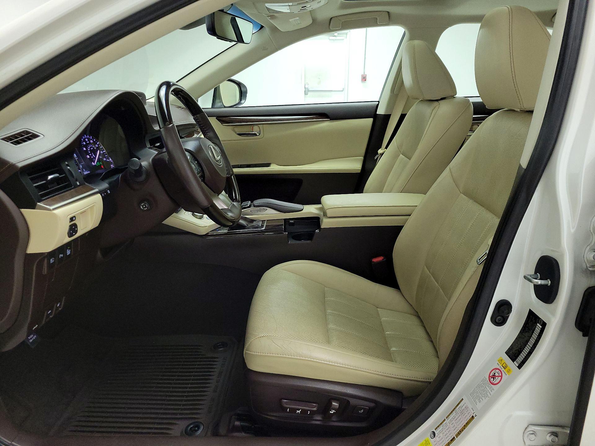 Thumbnail: 2018 Lexus ES - 11