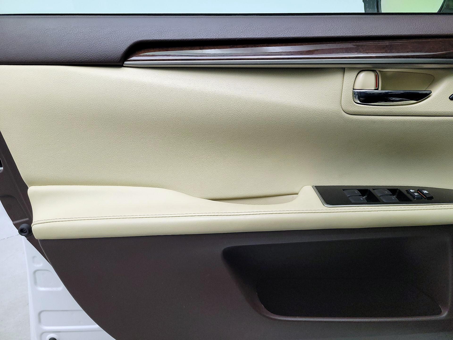 Thumbnail: 2018 Lexus ES - 12