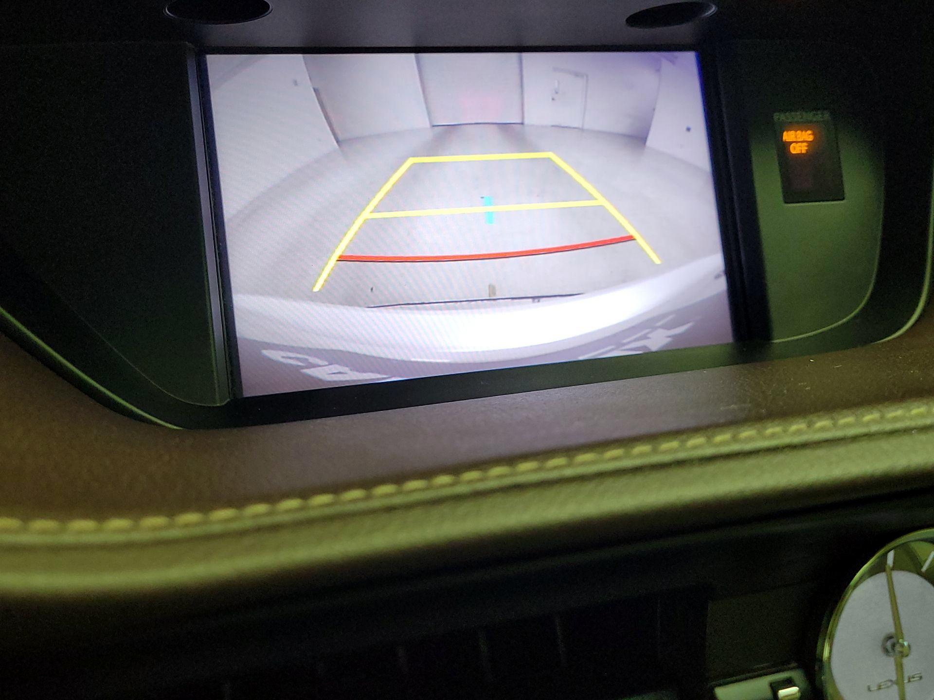 Thumbnail: 2018 Lexus ES - 15