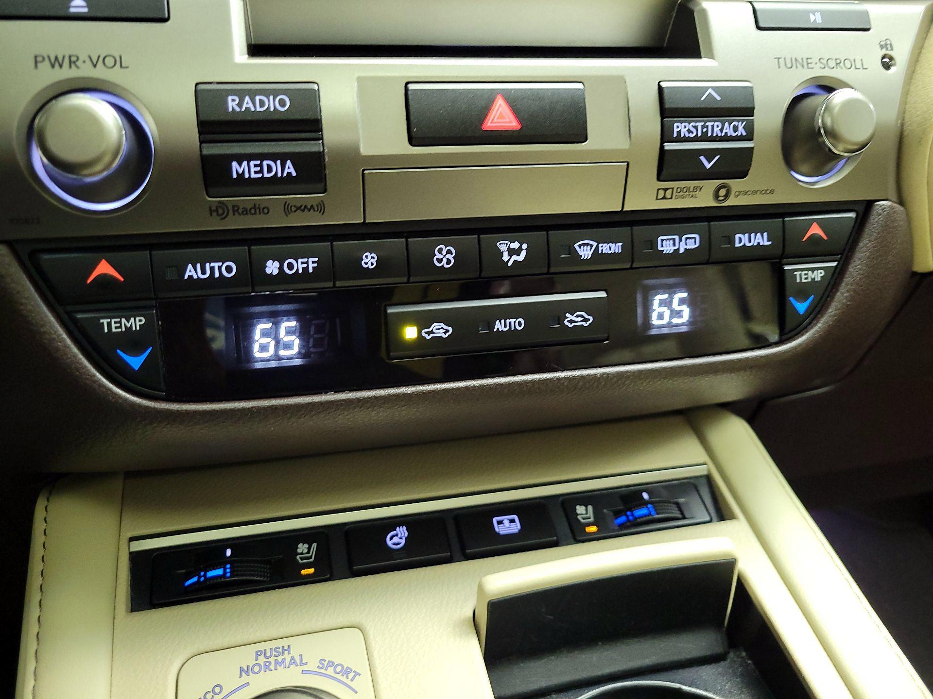 Thumbnail: 2018 Lexus ES - 17