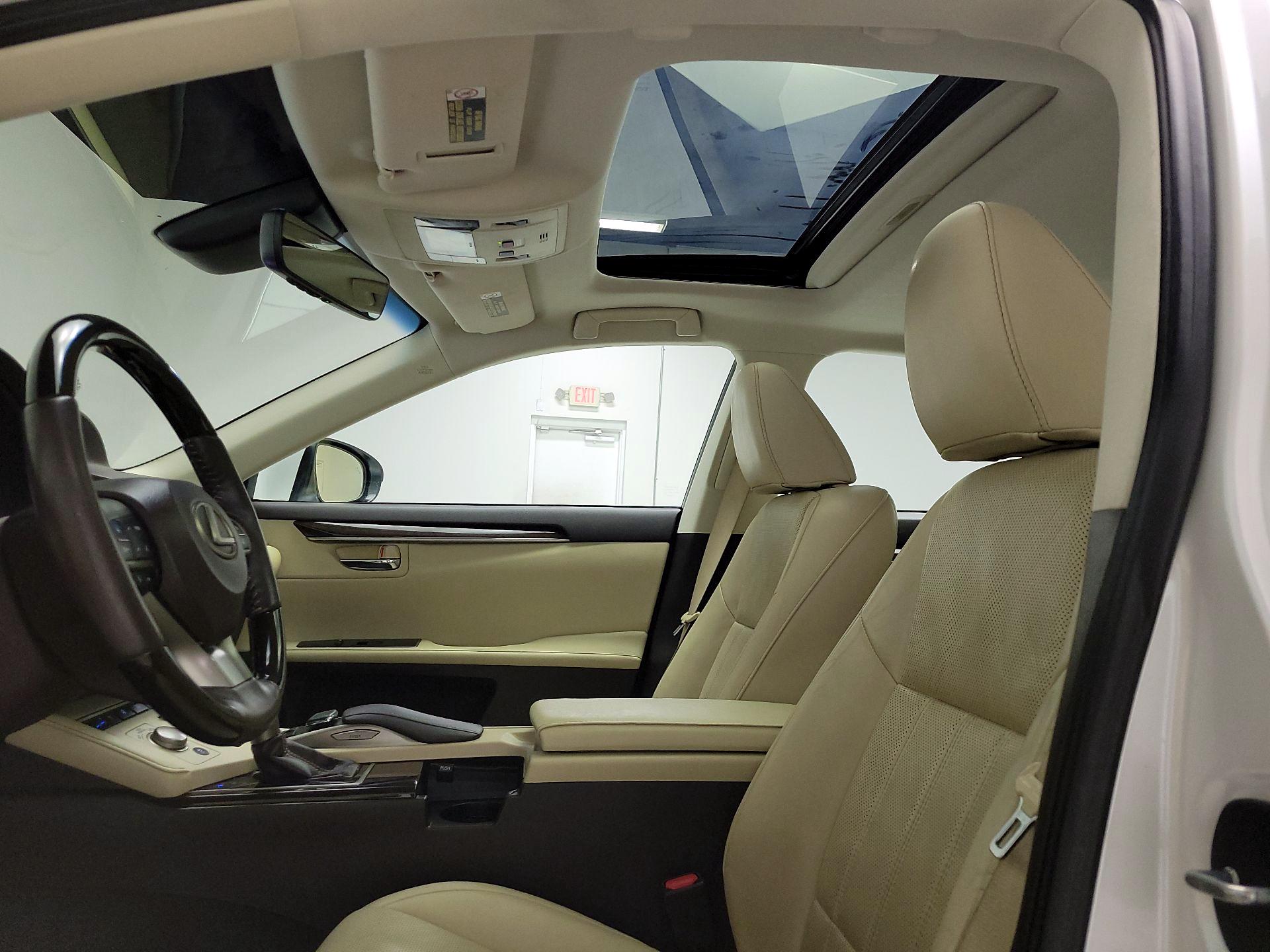 Thumbnail: 2018 Lexus ES - 20