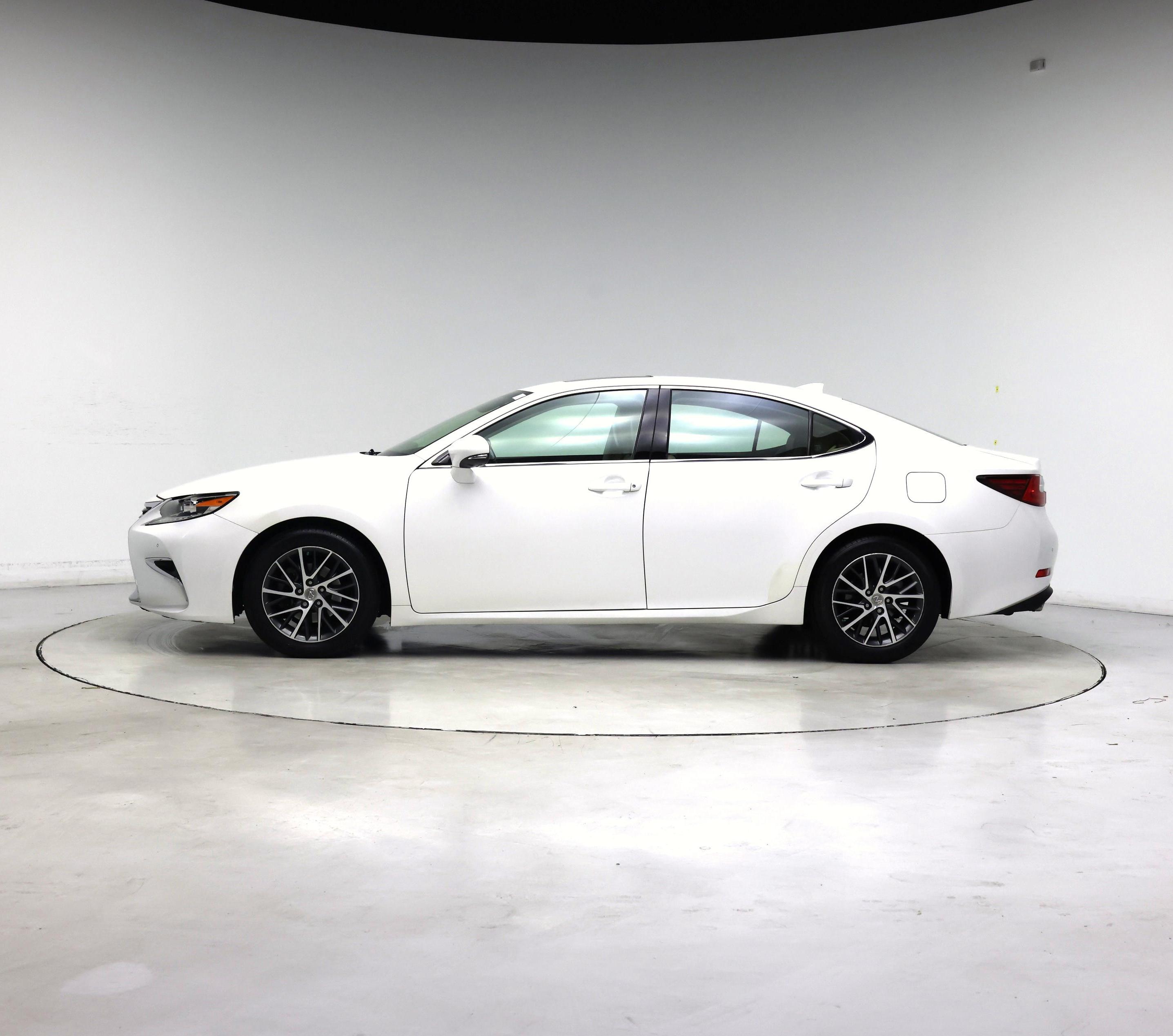 Thumbnail: 2018 Lexus ES - 3