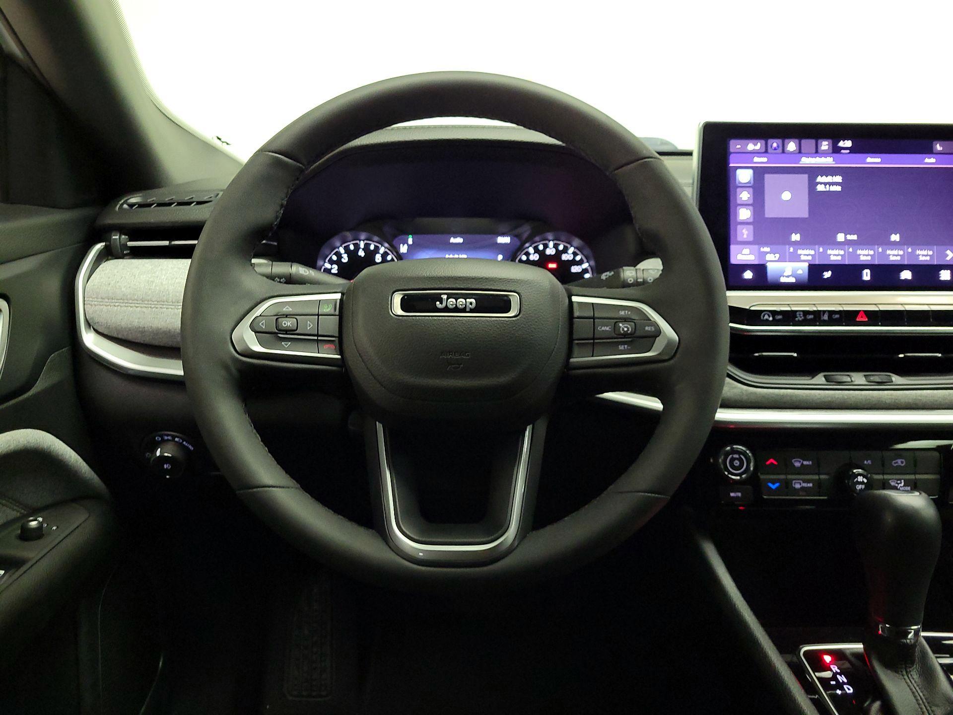 Thumbnail: 2023 Jeep Compass - 10