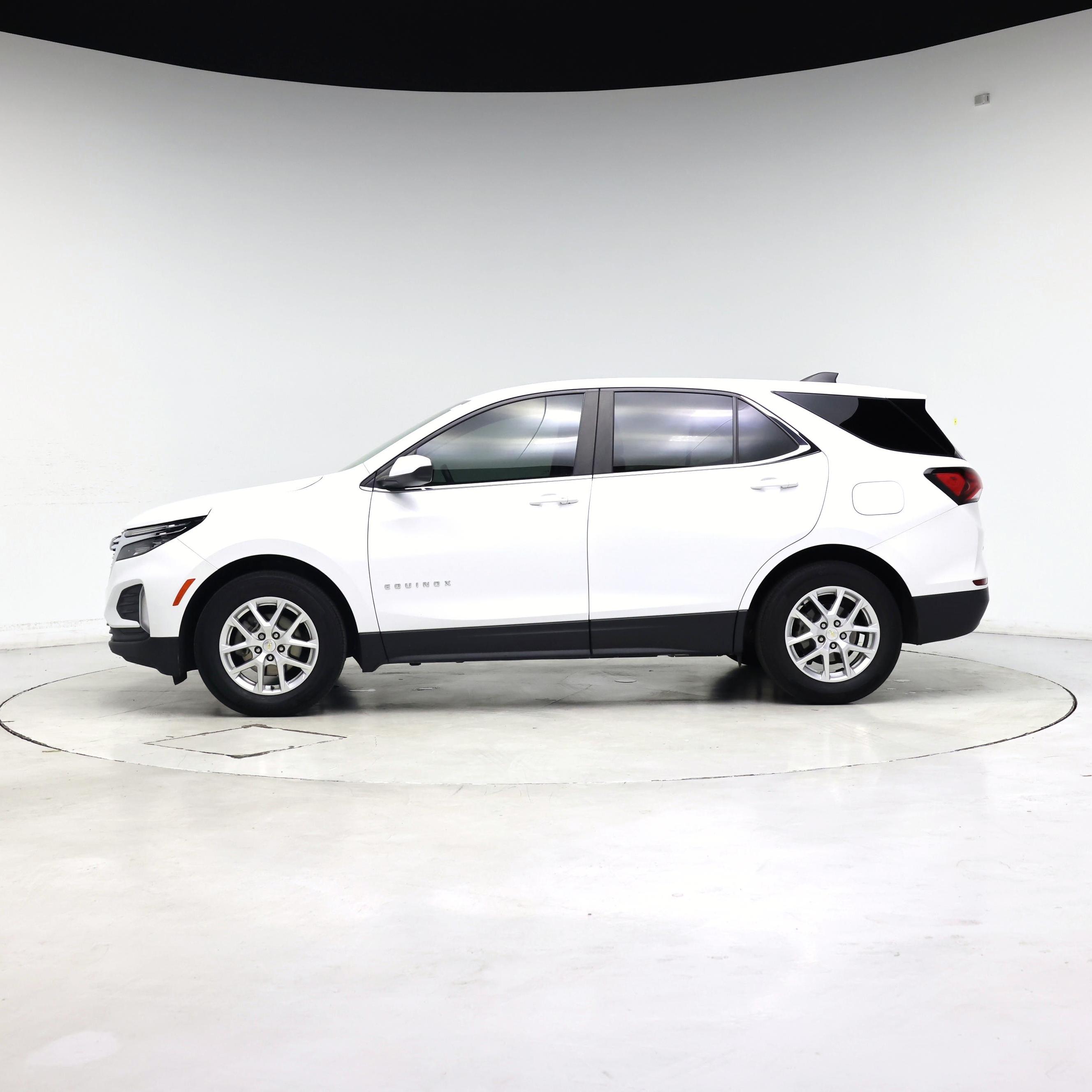 Thumbnail: 2022 Chevrolet Equinox - 3