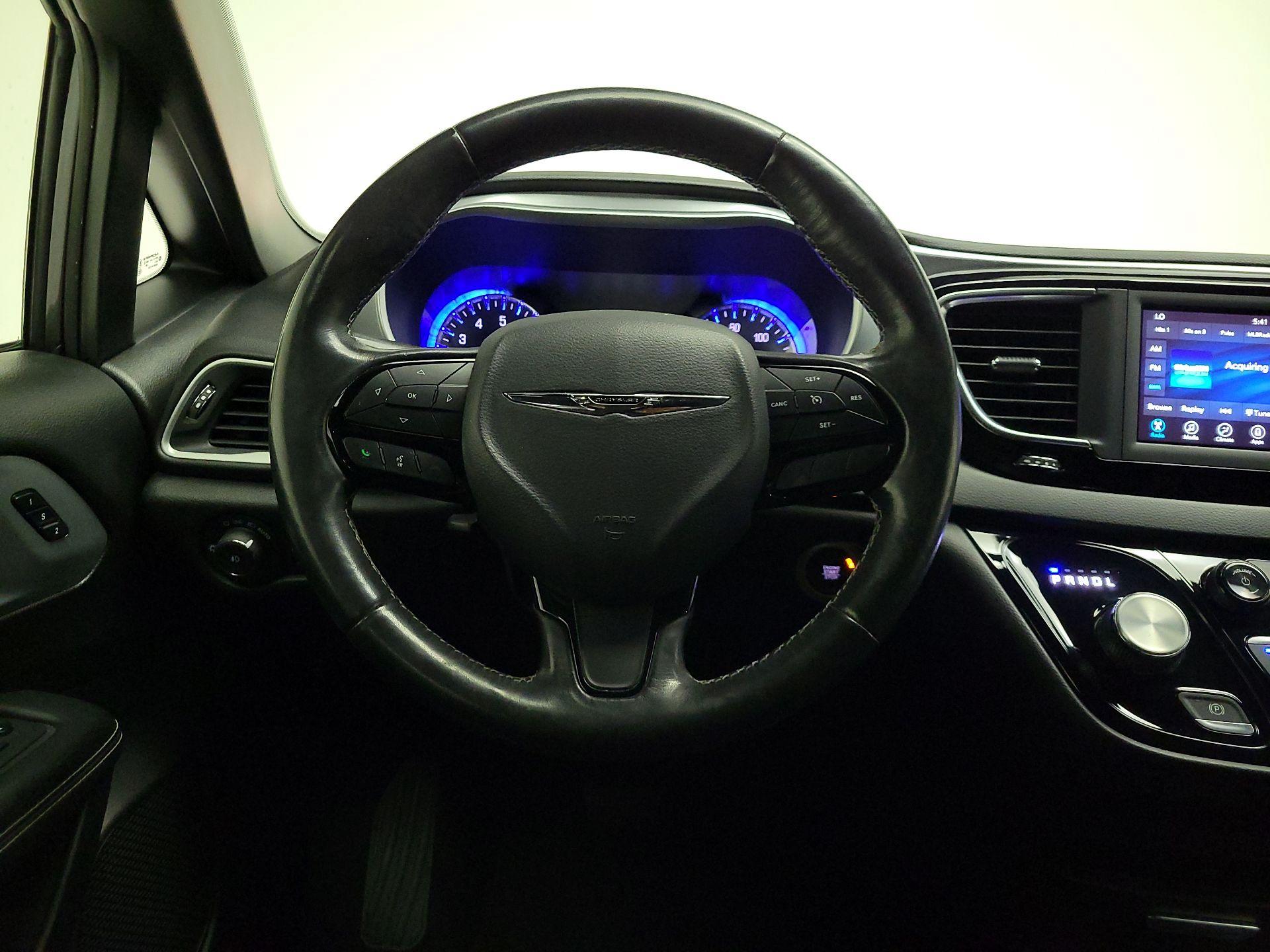 Thumbnail: 2020 Chrysler Pacifica - 10