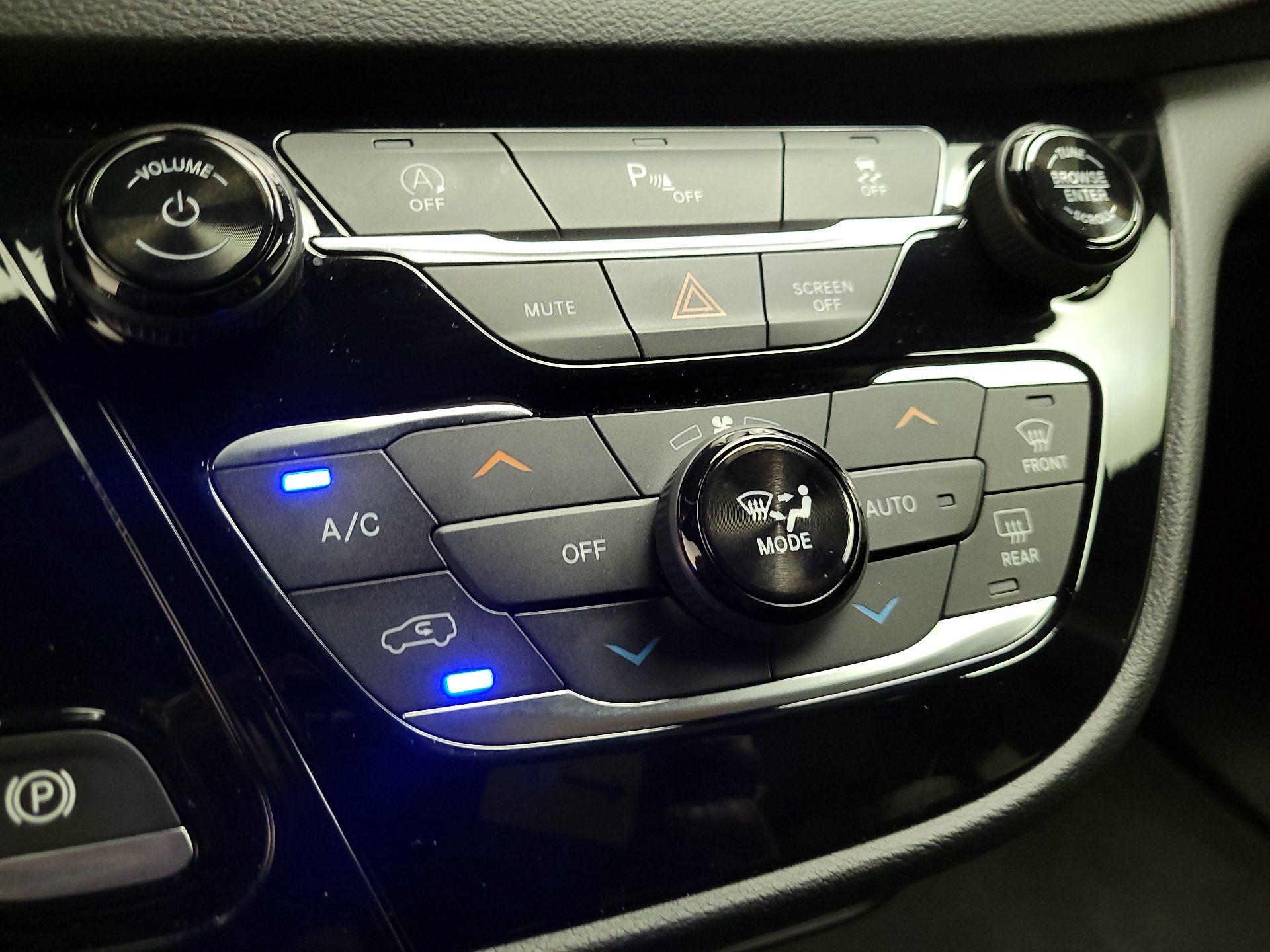 Thumbnail: 2020 Chrysler Pacifica - 16