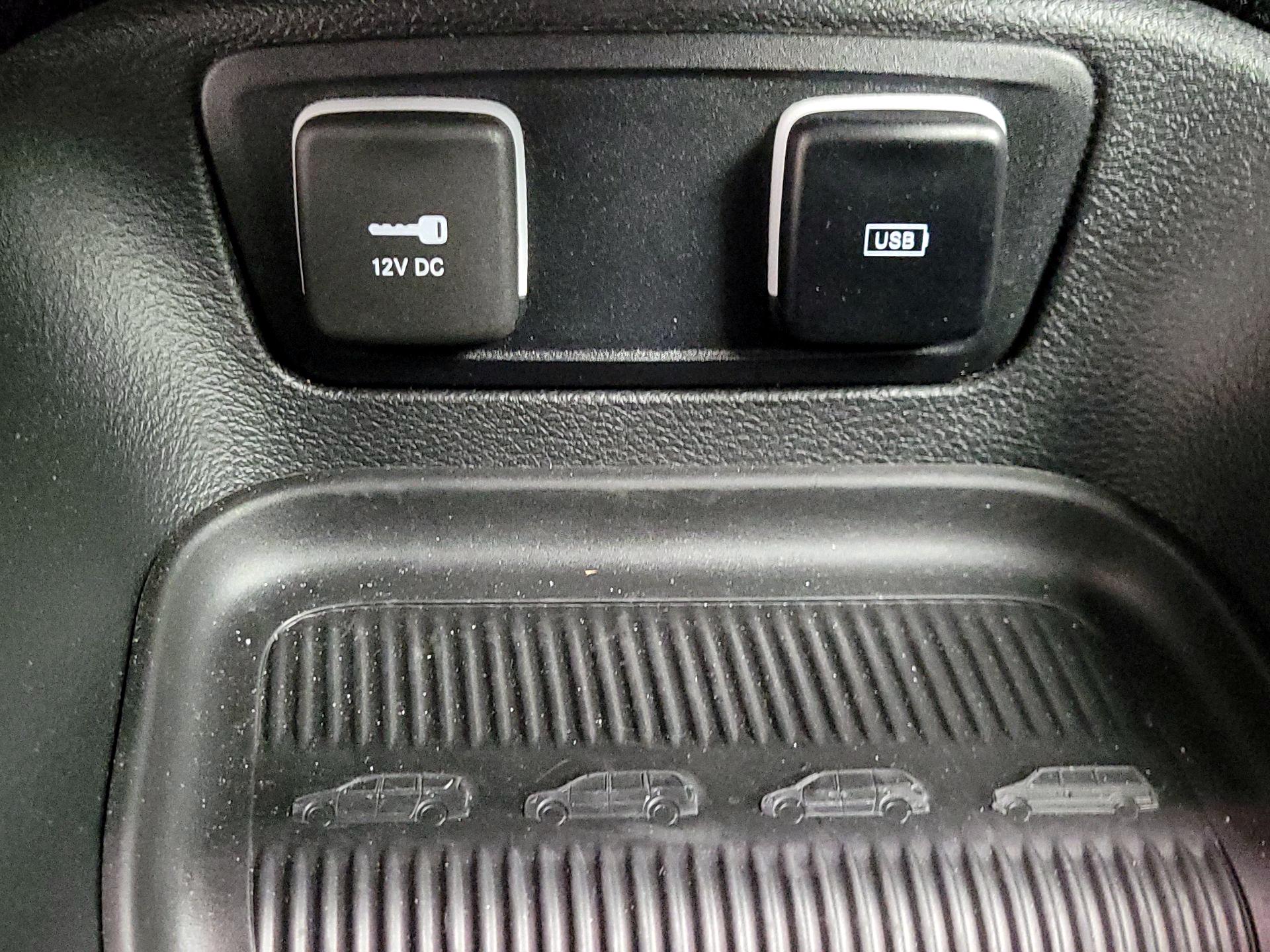 Thumbnail: 2020 Chrysler Pacifica - 18