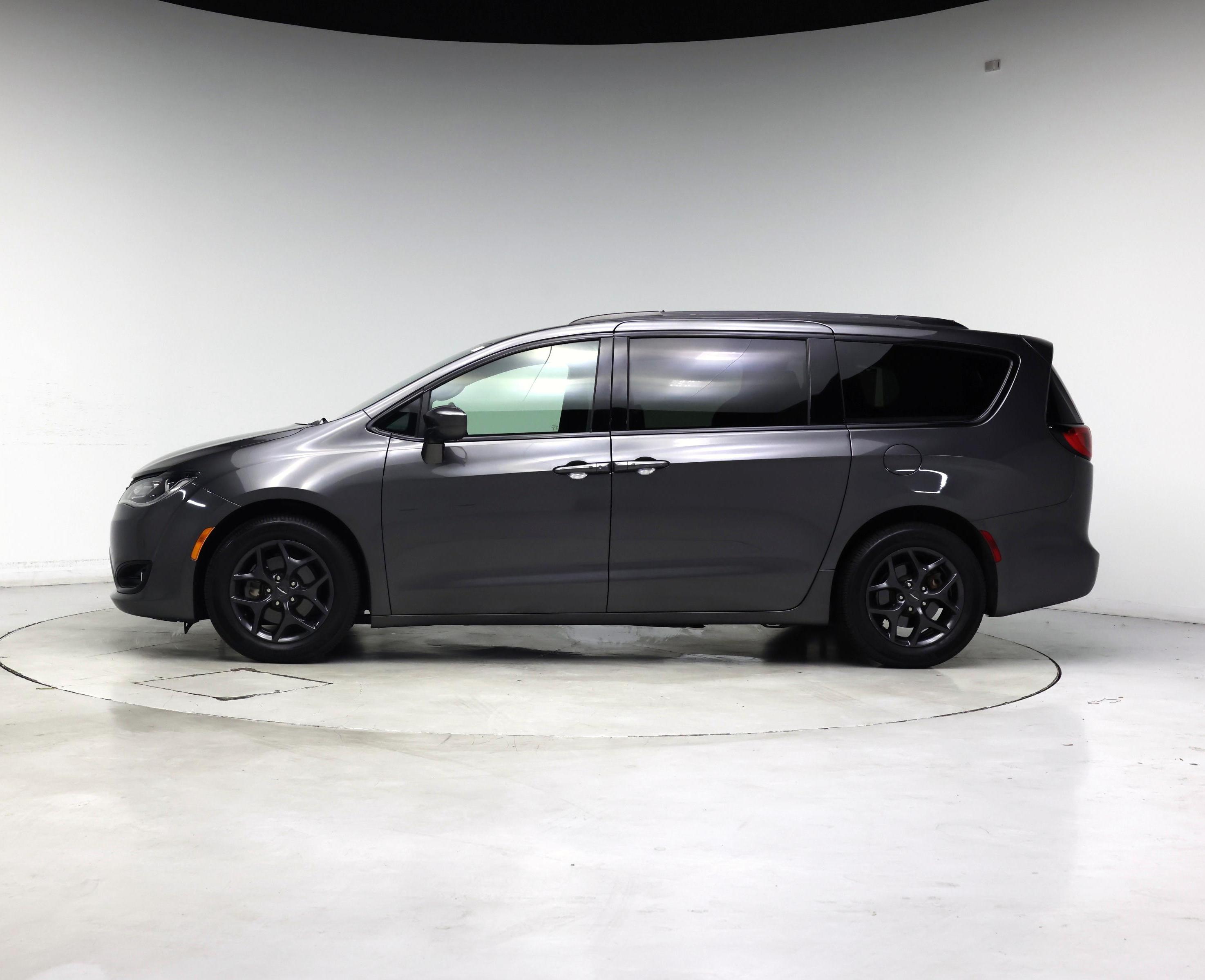 Thumbnail: 2020 Chrysler Pacifica - 3