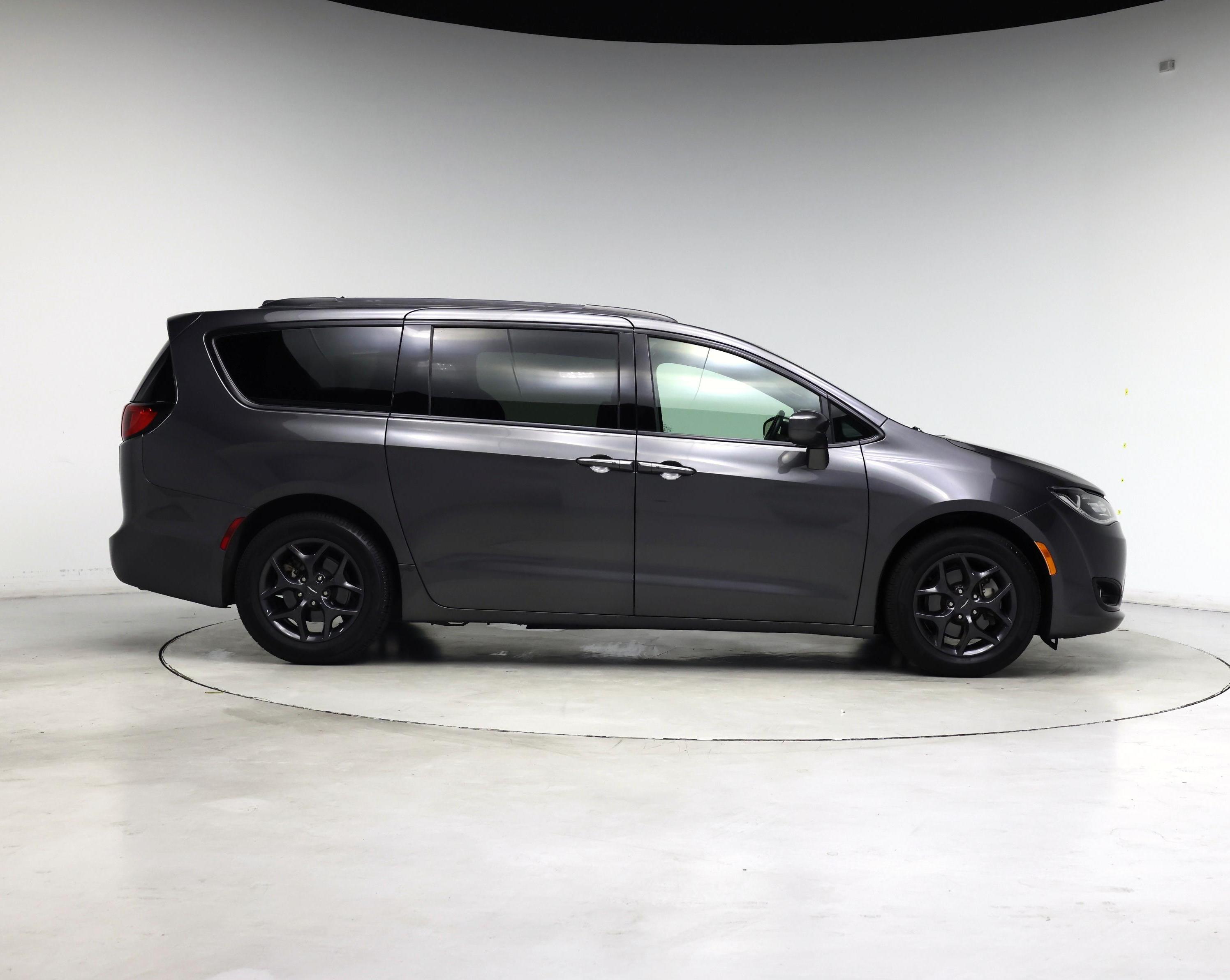 Thumbnail: 2020 Chrysler Pacifica - 7