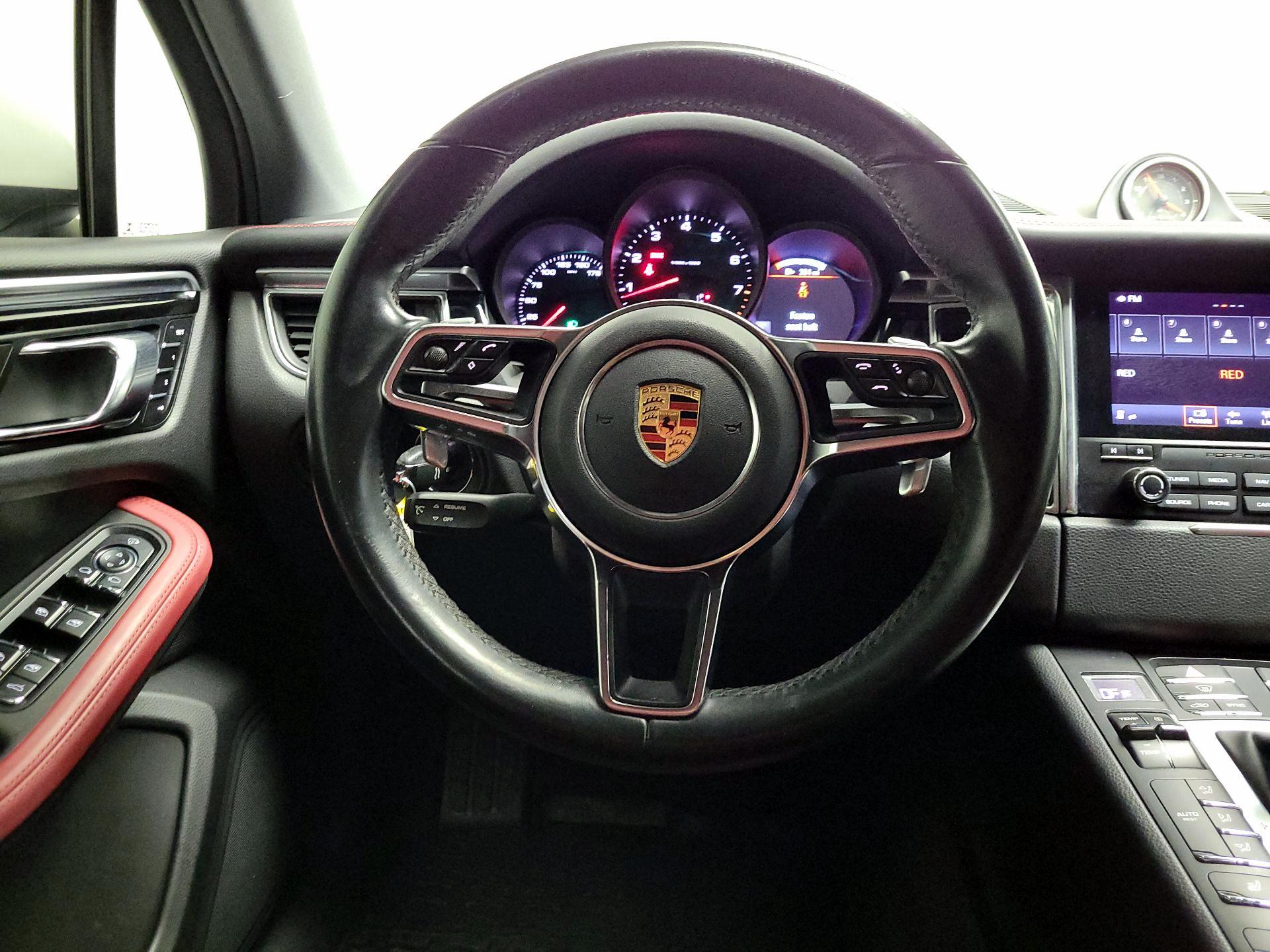 Thumbnail: 2018 Porsche Macan - 10