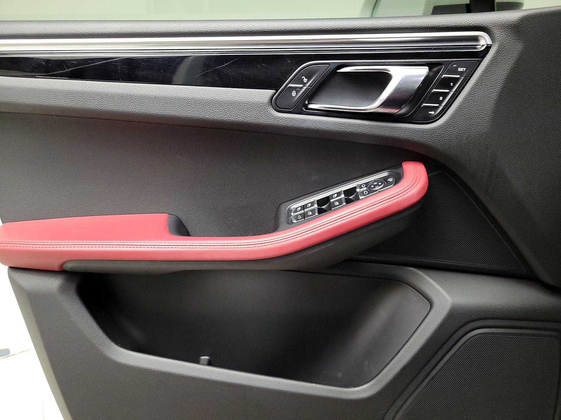 Thumbnail: 2018 Porsche Macan - 12