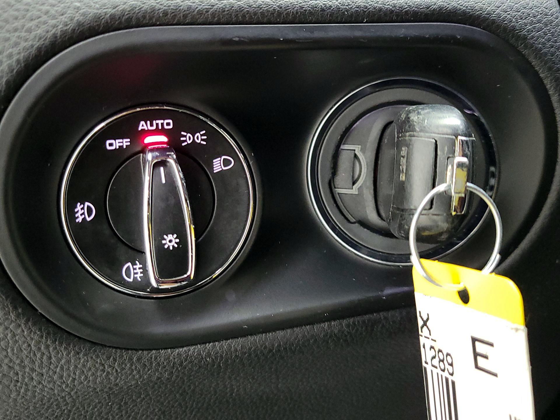 Thumbnail: 2018 Porsche Macan - 13